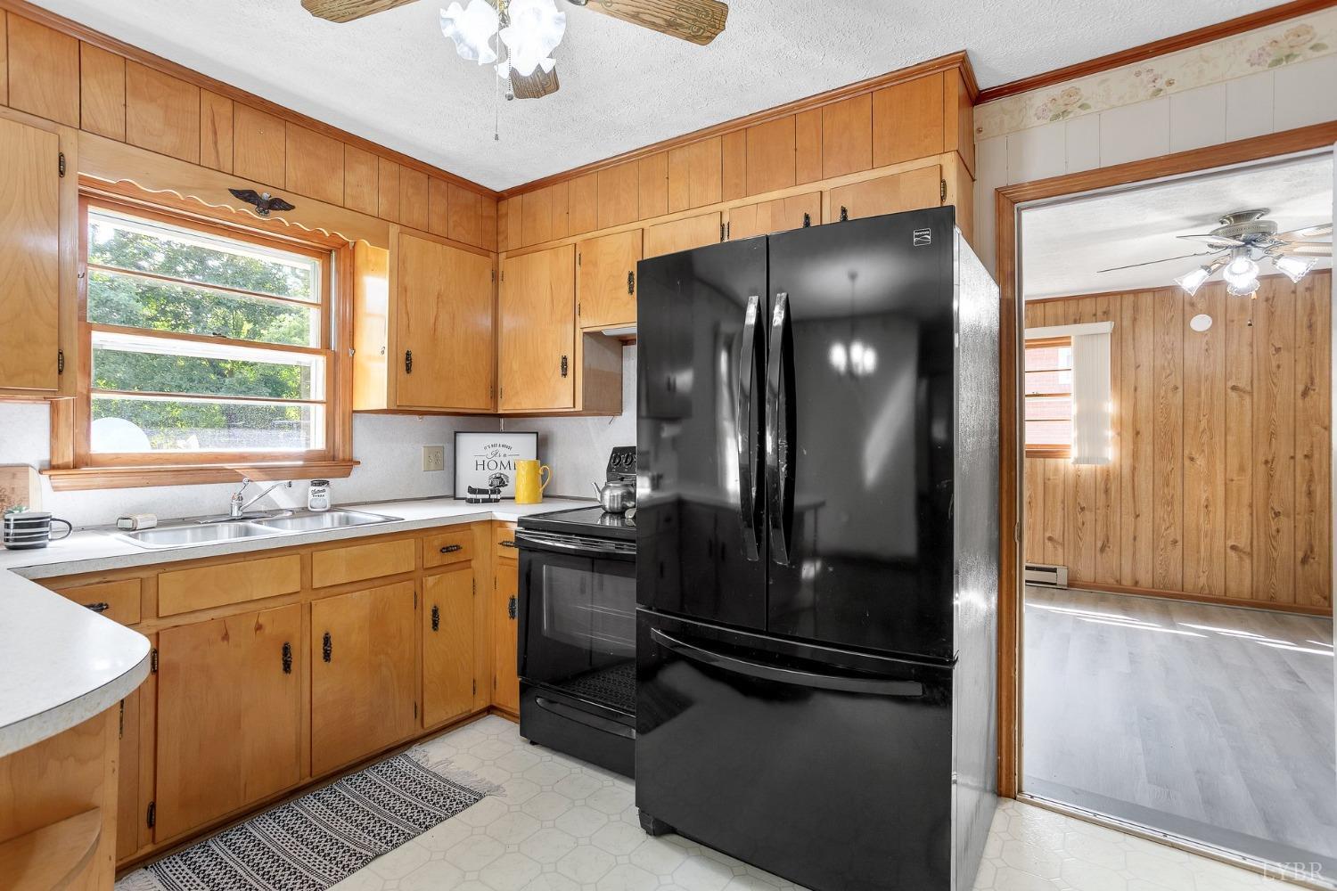 1103 Oakcrest