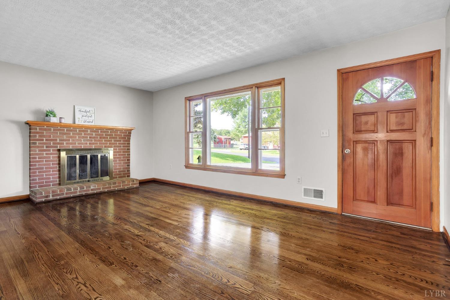 1103 Oakcrest