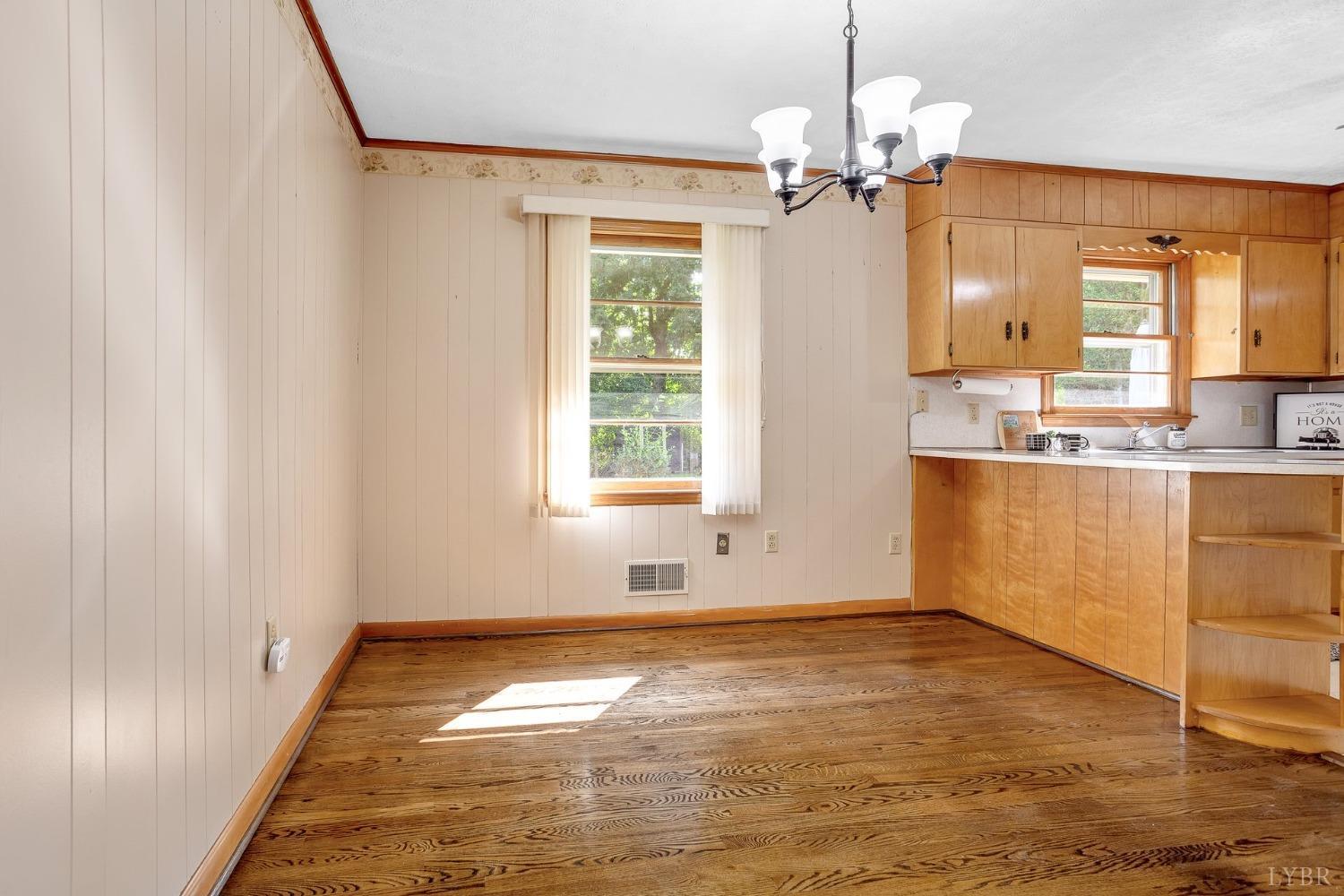 1103 Oakcrest