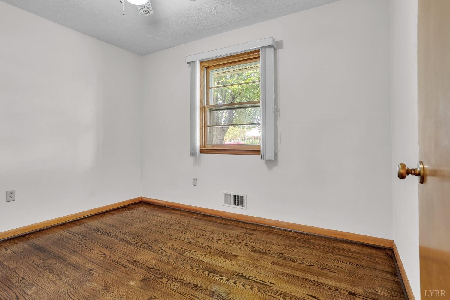 1103 Oakcrest