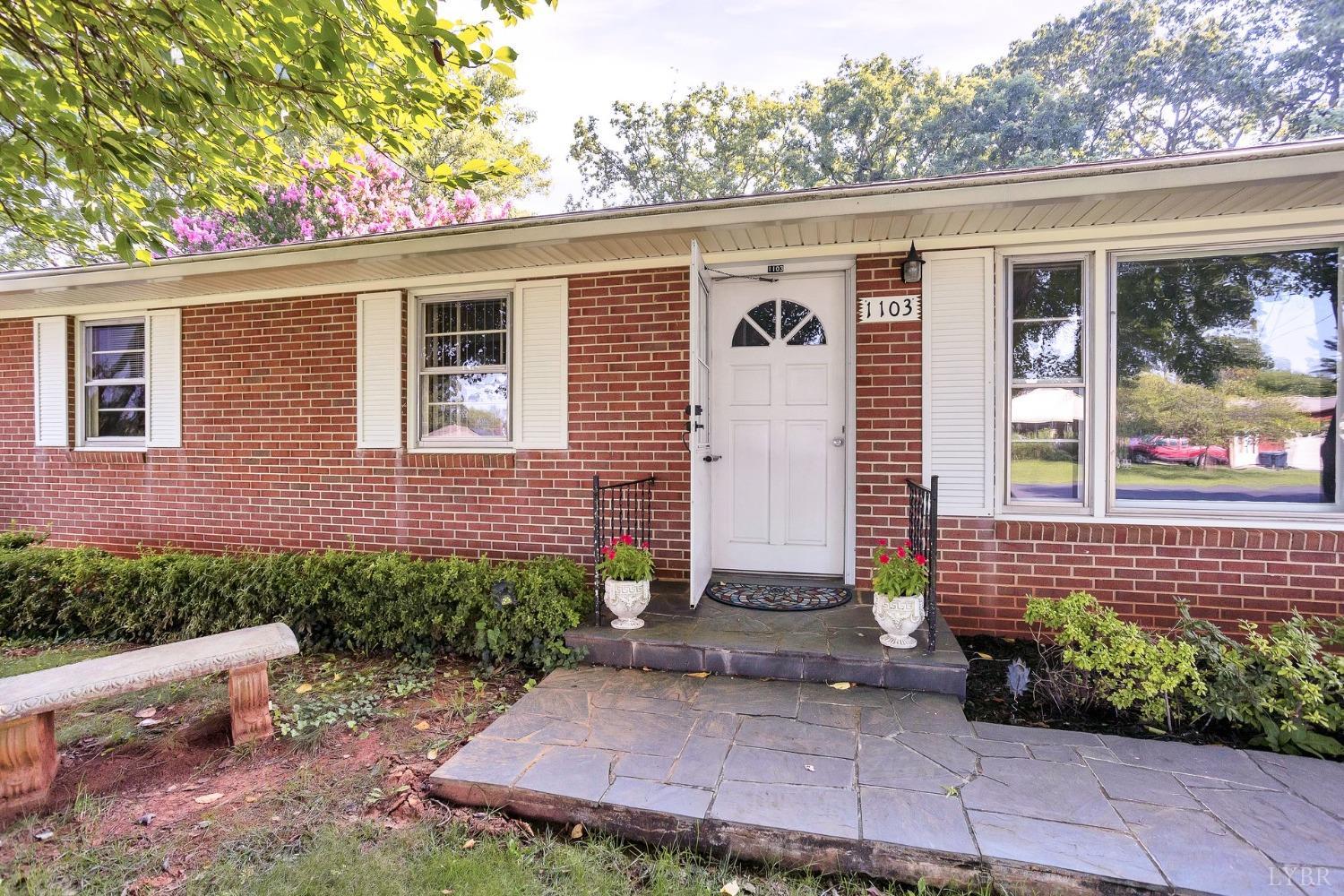 1103 Oakcrest
