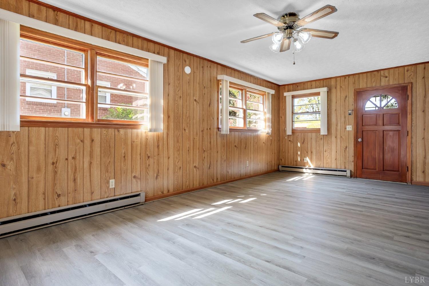 1103 Oakcrest