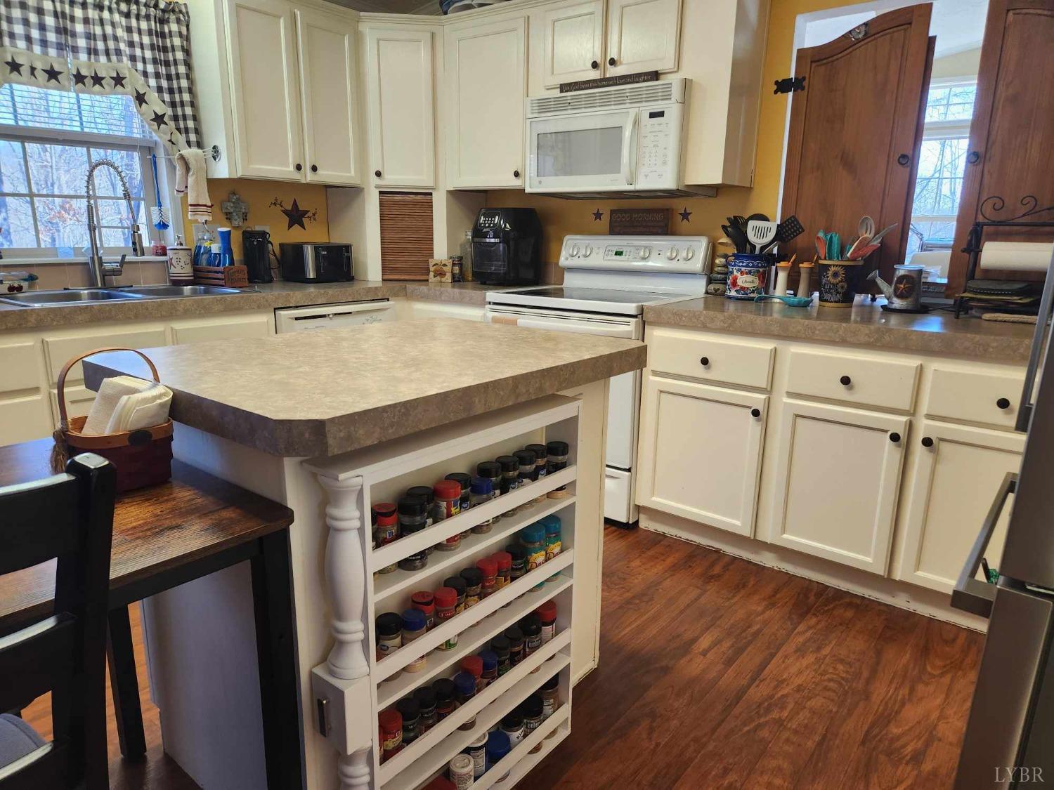 1185 Farrington Lane