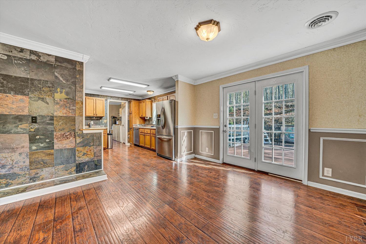 3136 Whitehouse Road