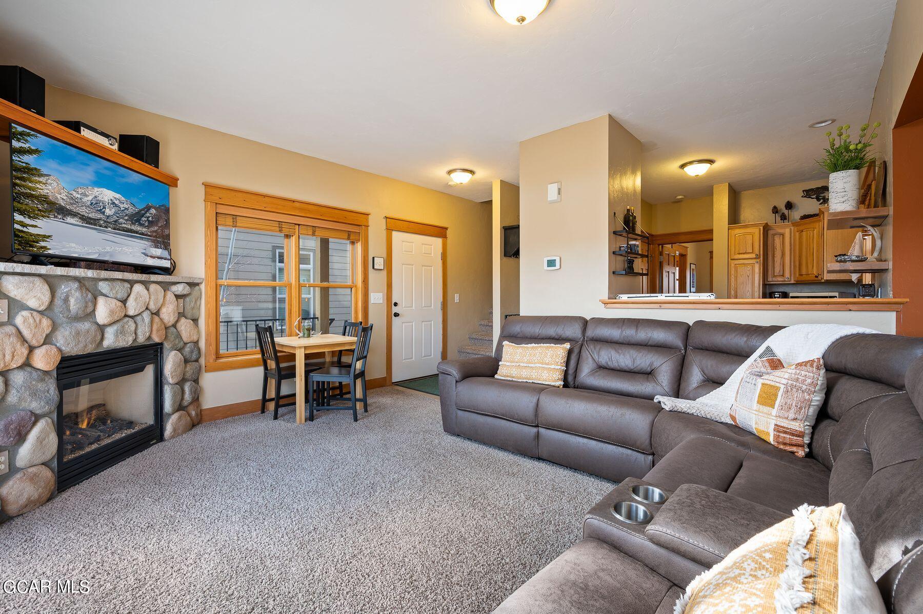 105 EDGEWATER Circle