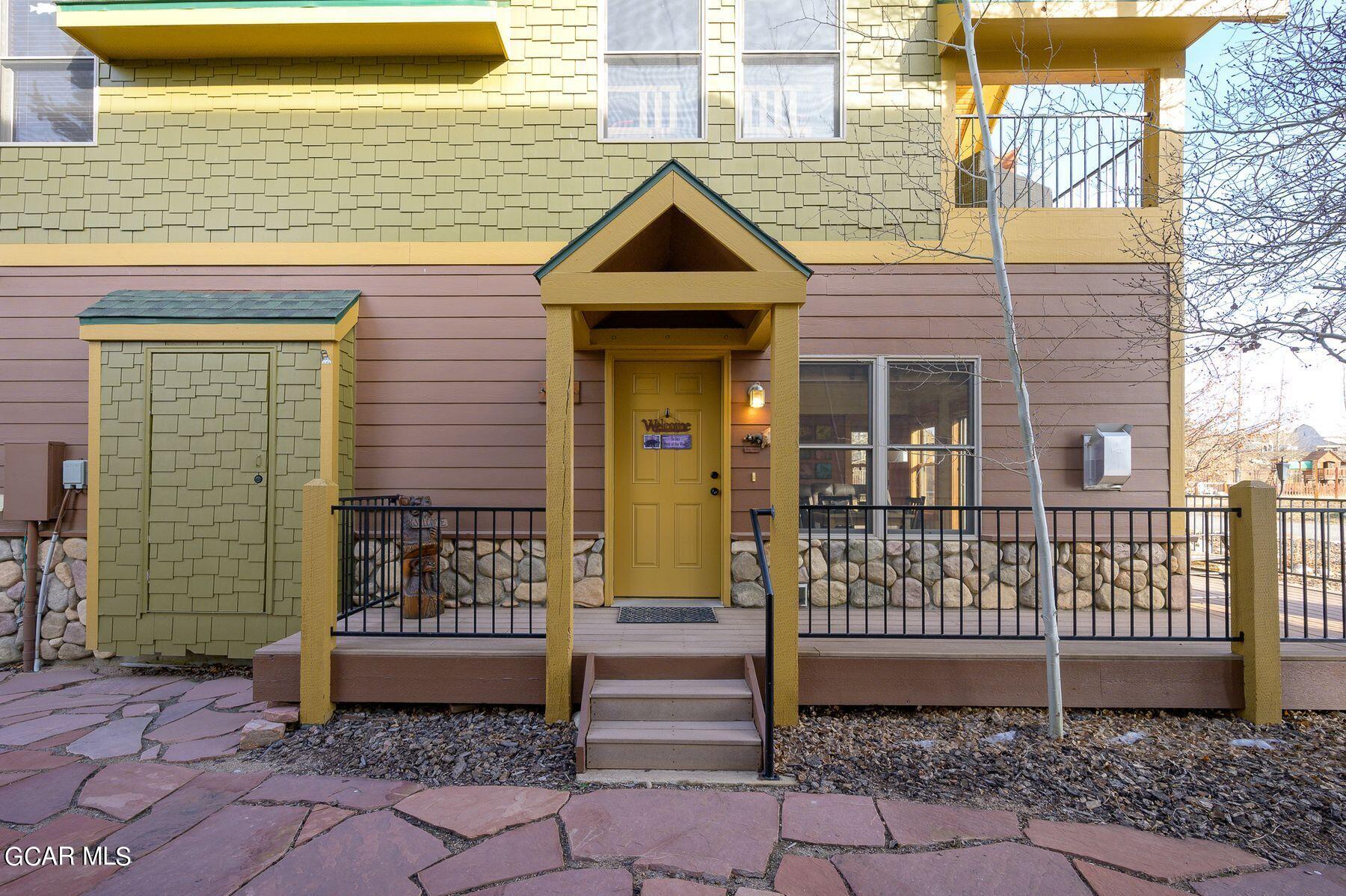 105 EDGEWATER Circle