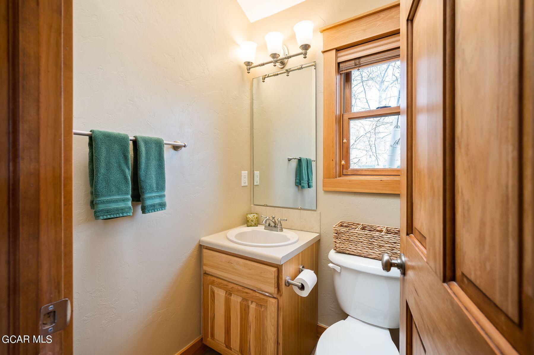 105 EDGEWATER Circle