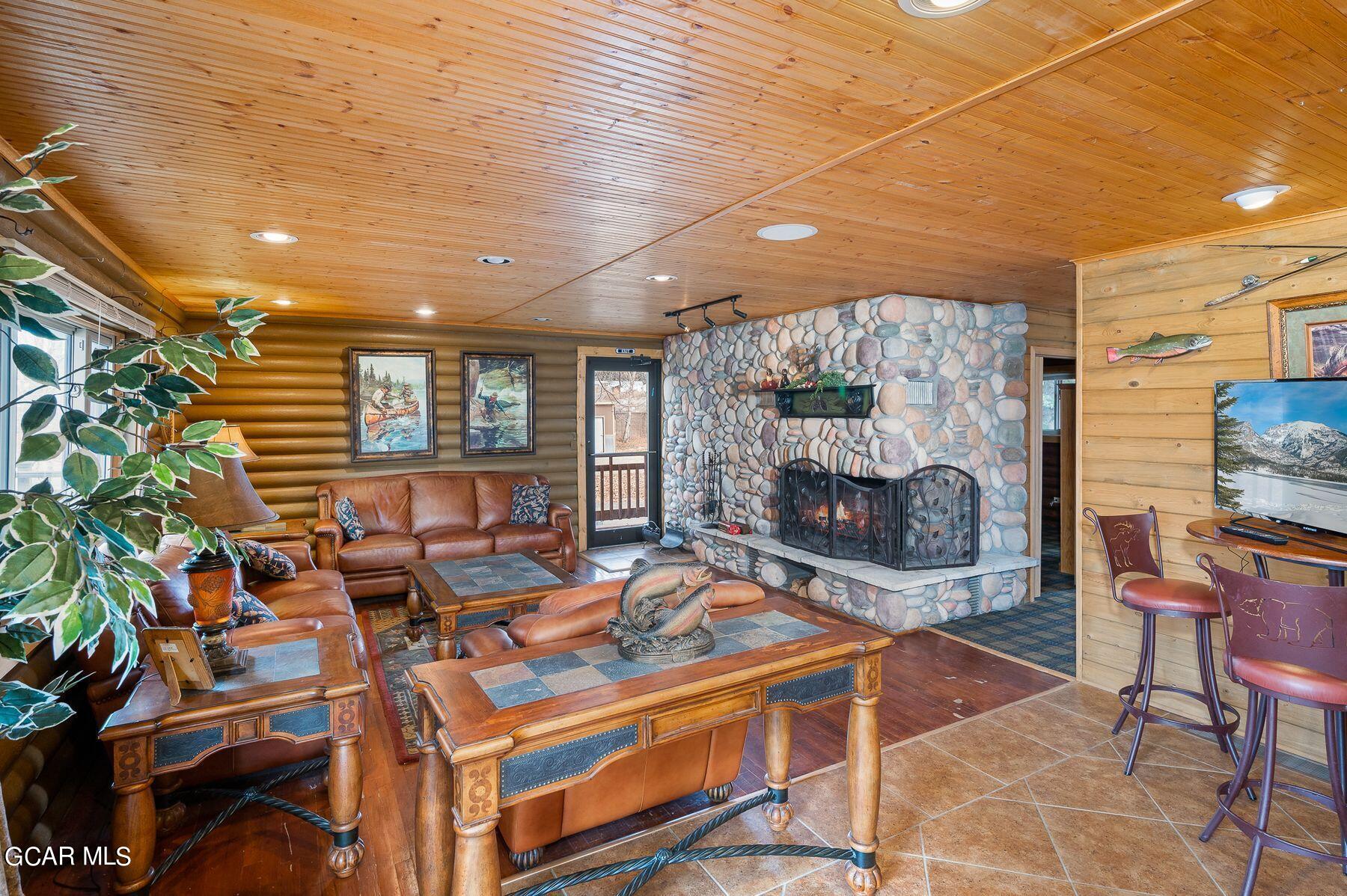 105 EDGEWATER Circle