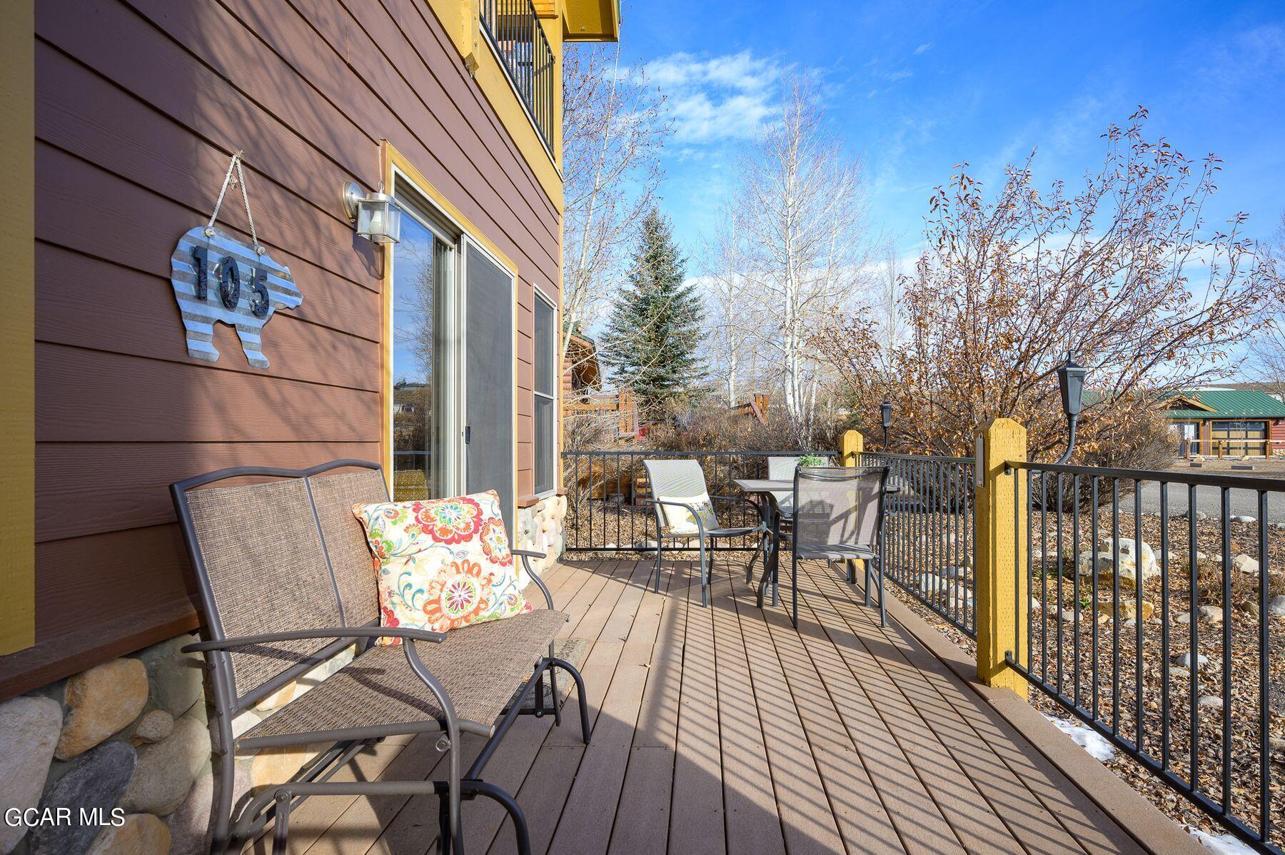 105 EDGEWATER Circle