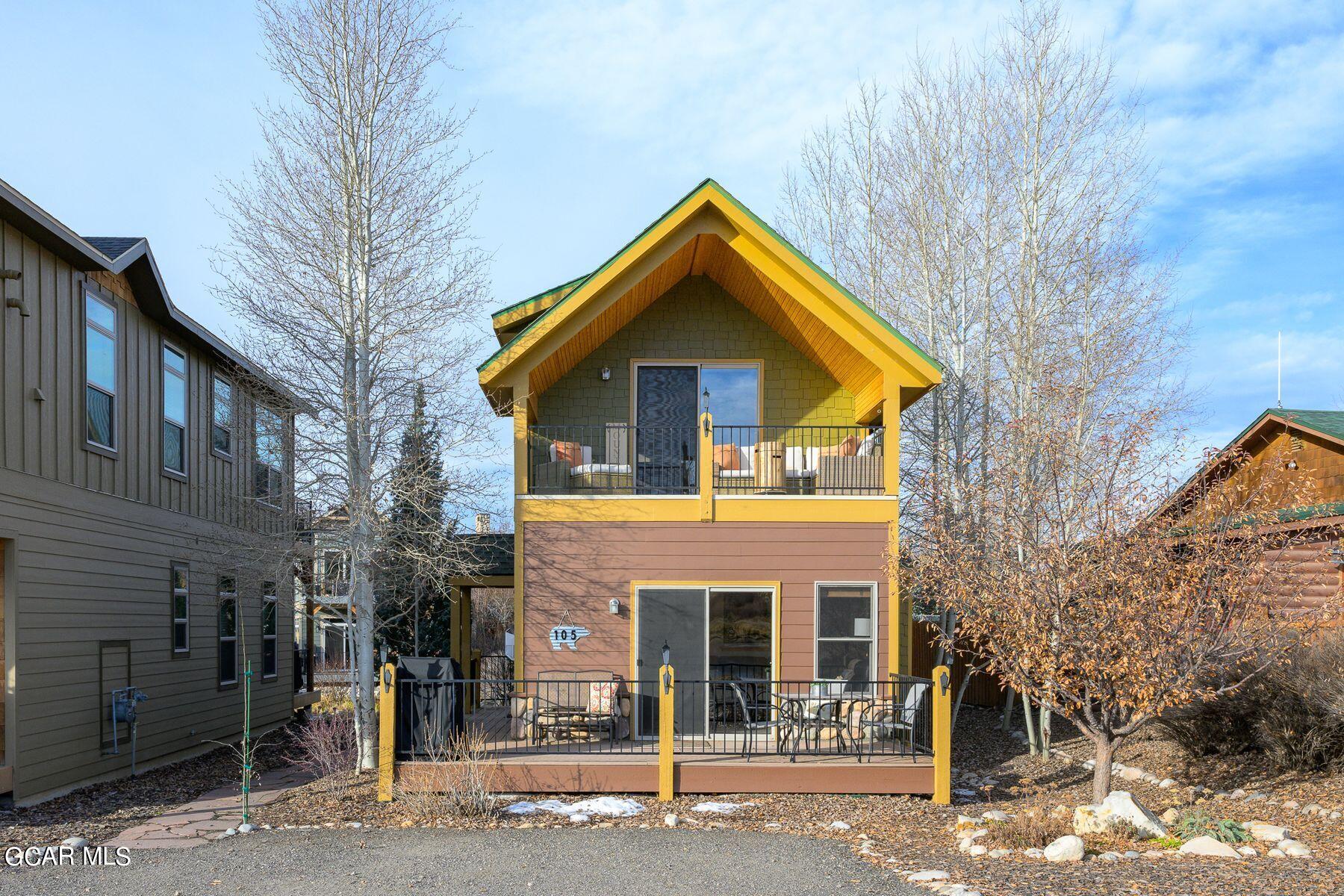 105 EDGEWATER Circle
