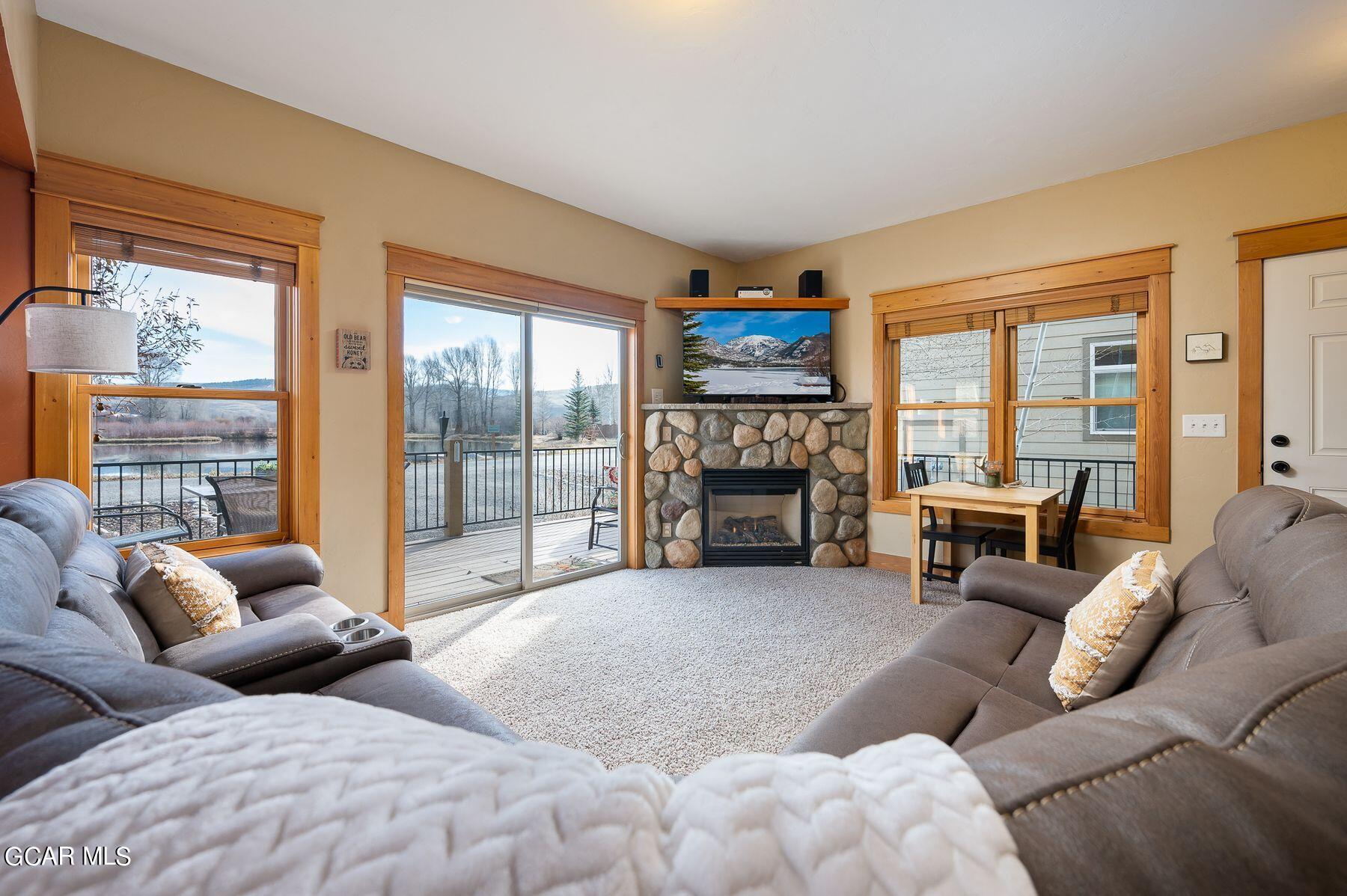 105 EDGEWATER Circle