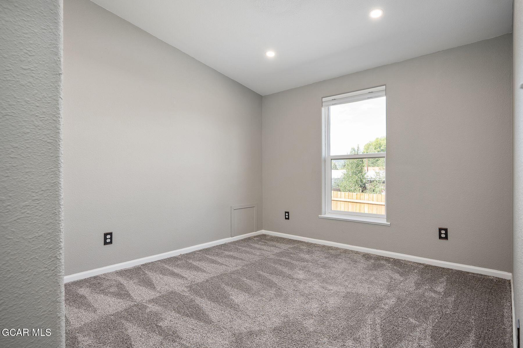 481 4TH Street