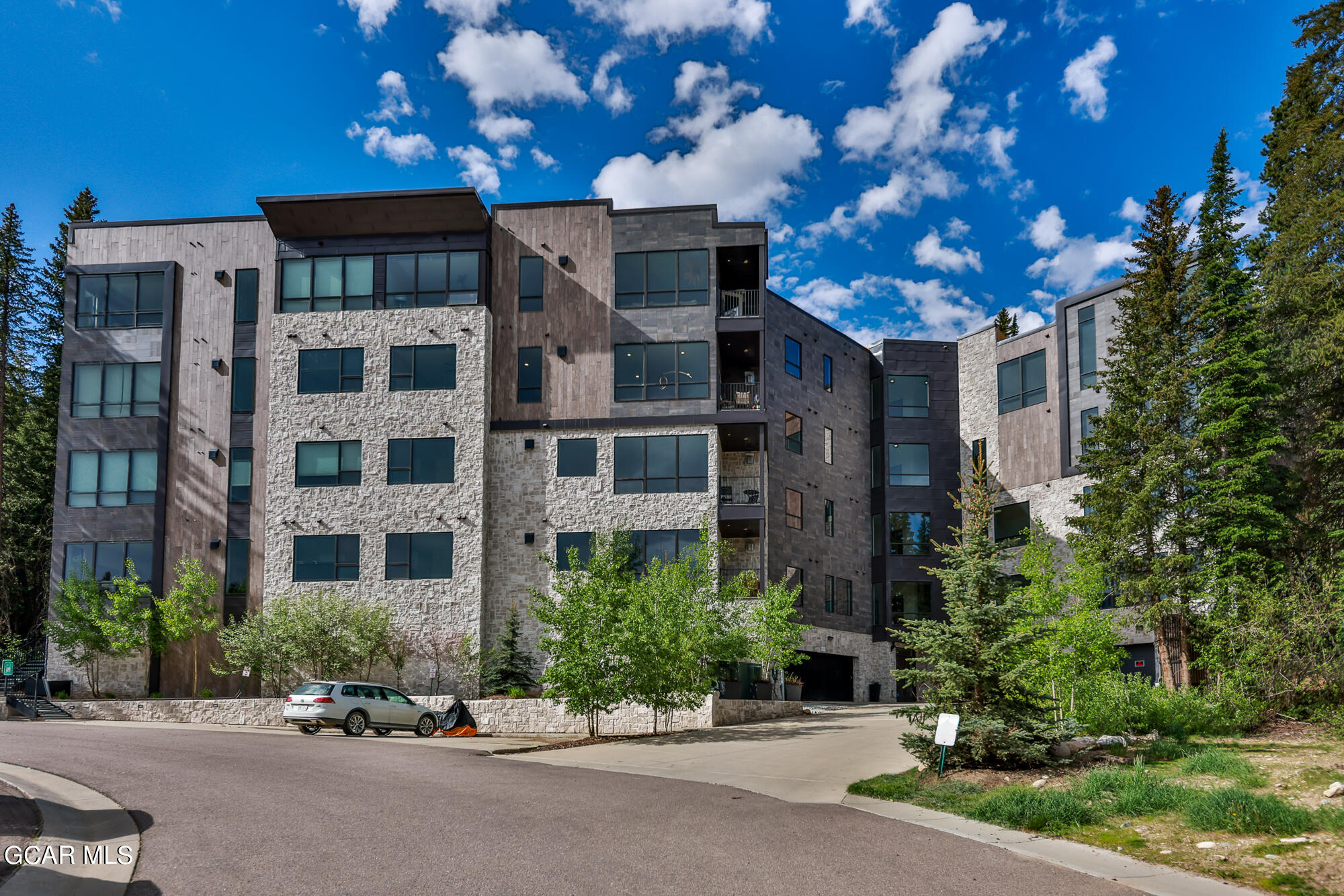 422 Iron Horse Way 301