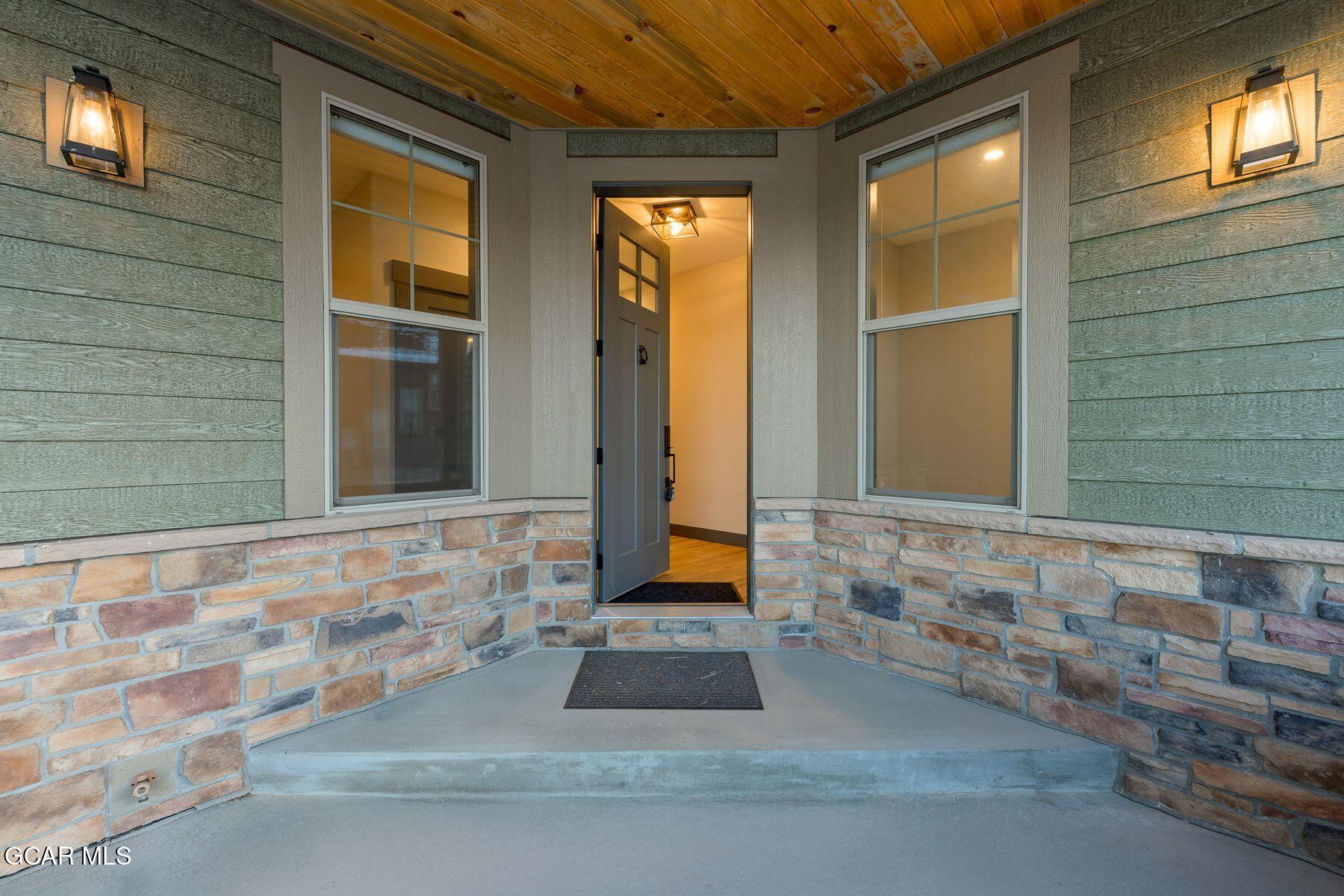 102 EAGLE RIDGE Drive