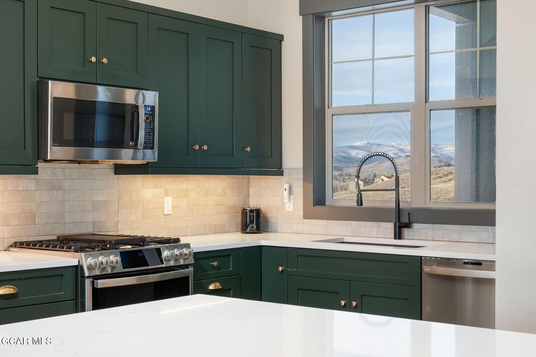 102 EAGLE RIDGE Drive