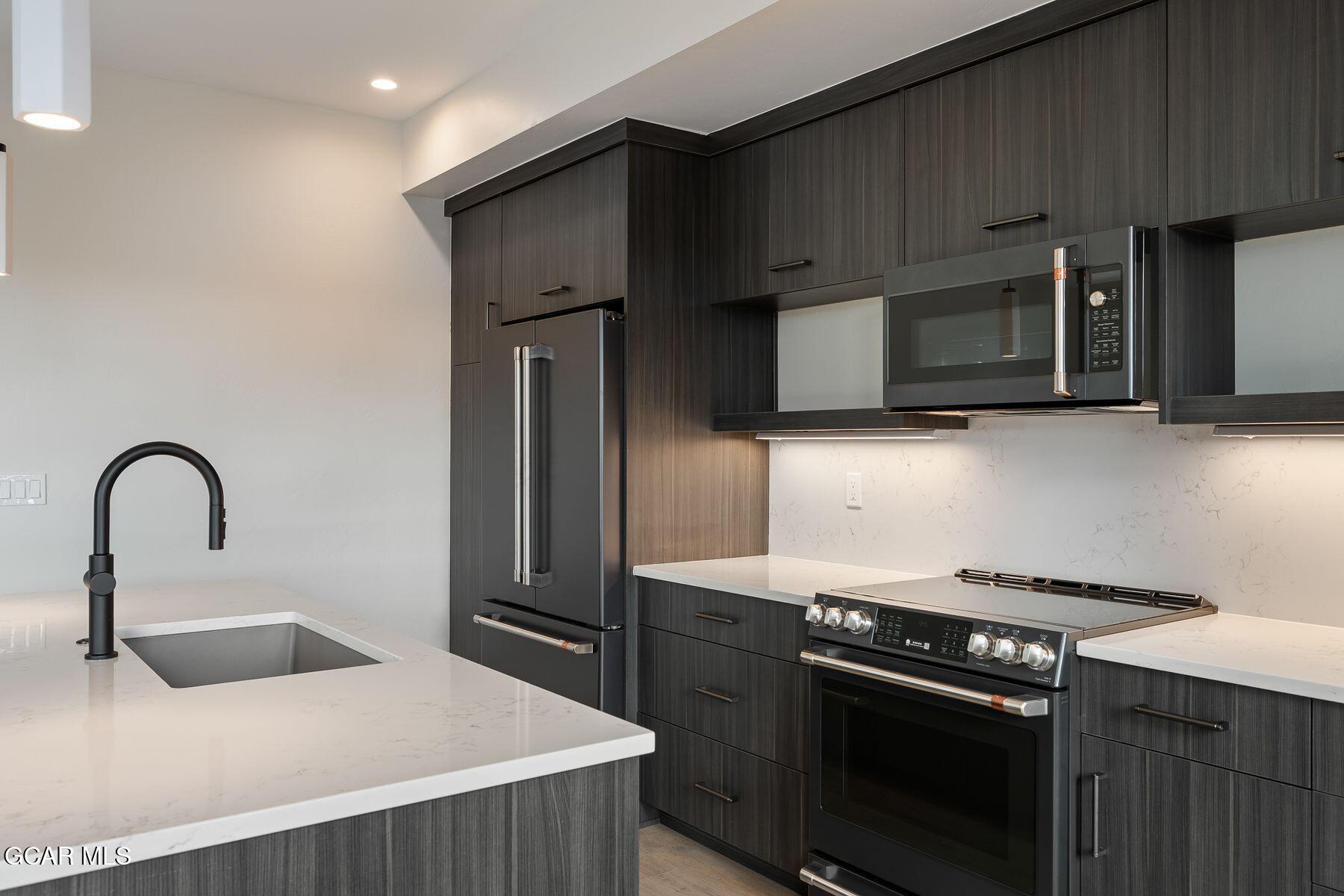 378 E Agate Avenue 3B