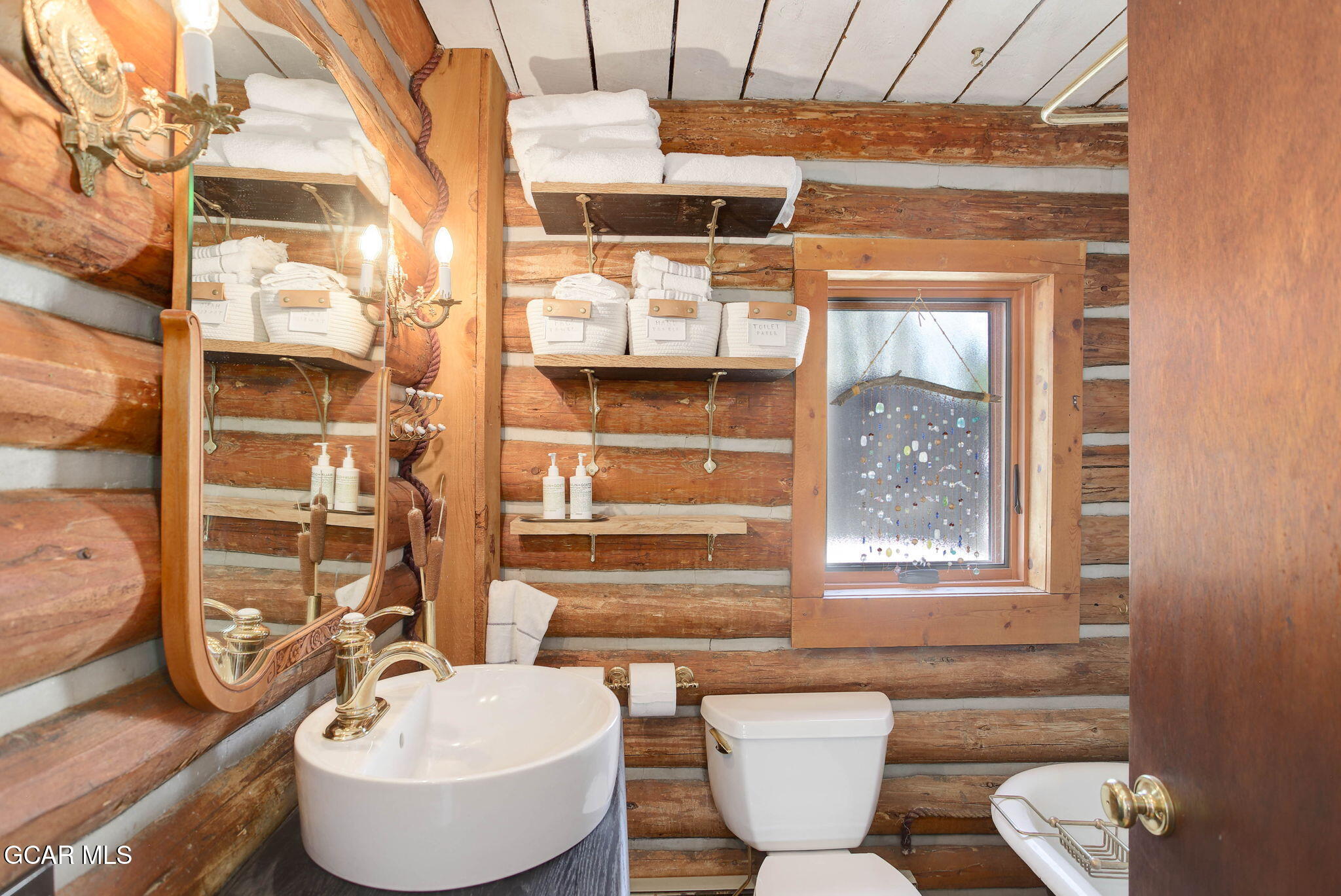 241 Kinnikinnick Road