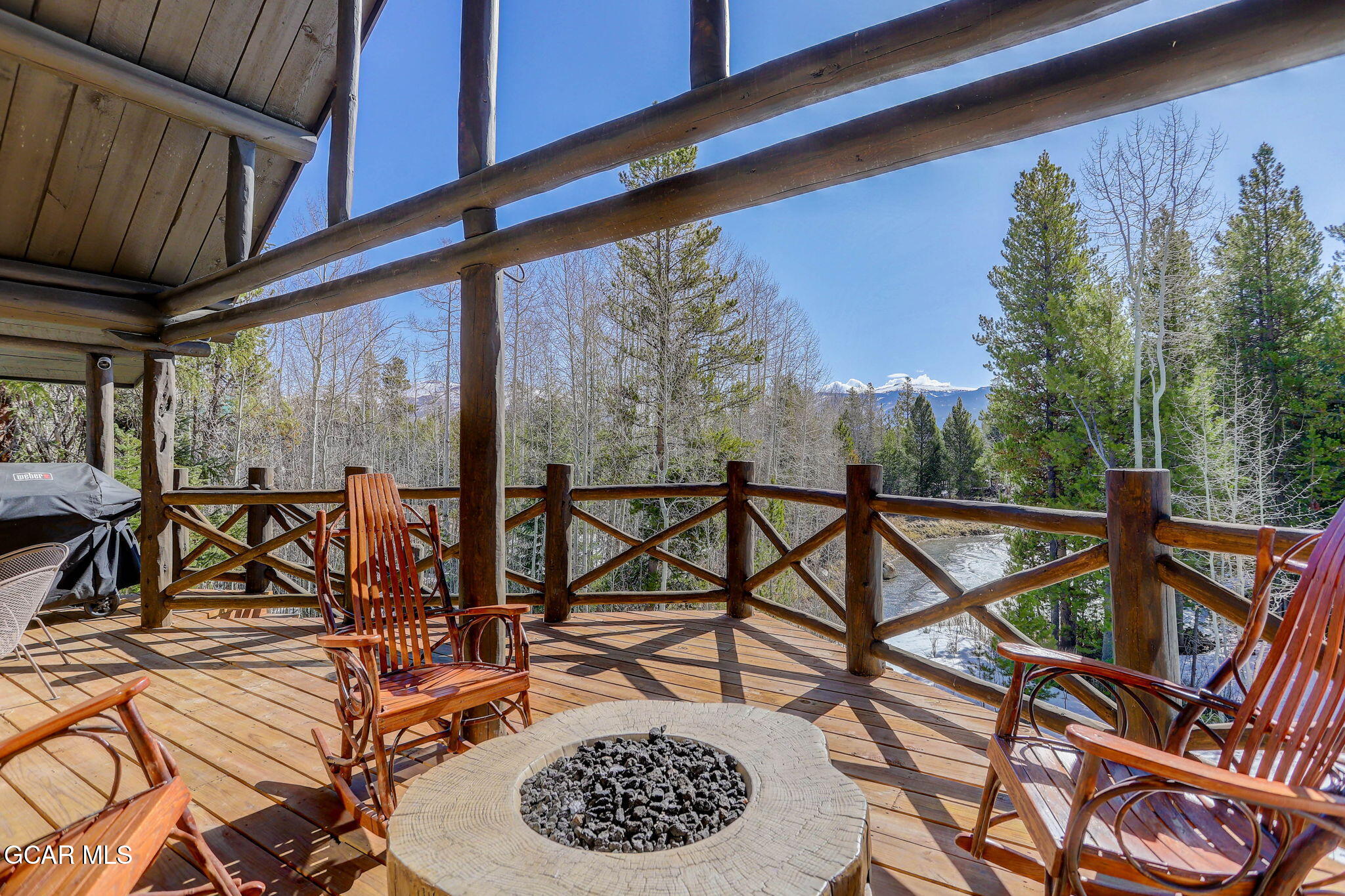 241 Kinnikinnick Road