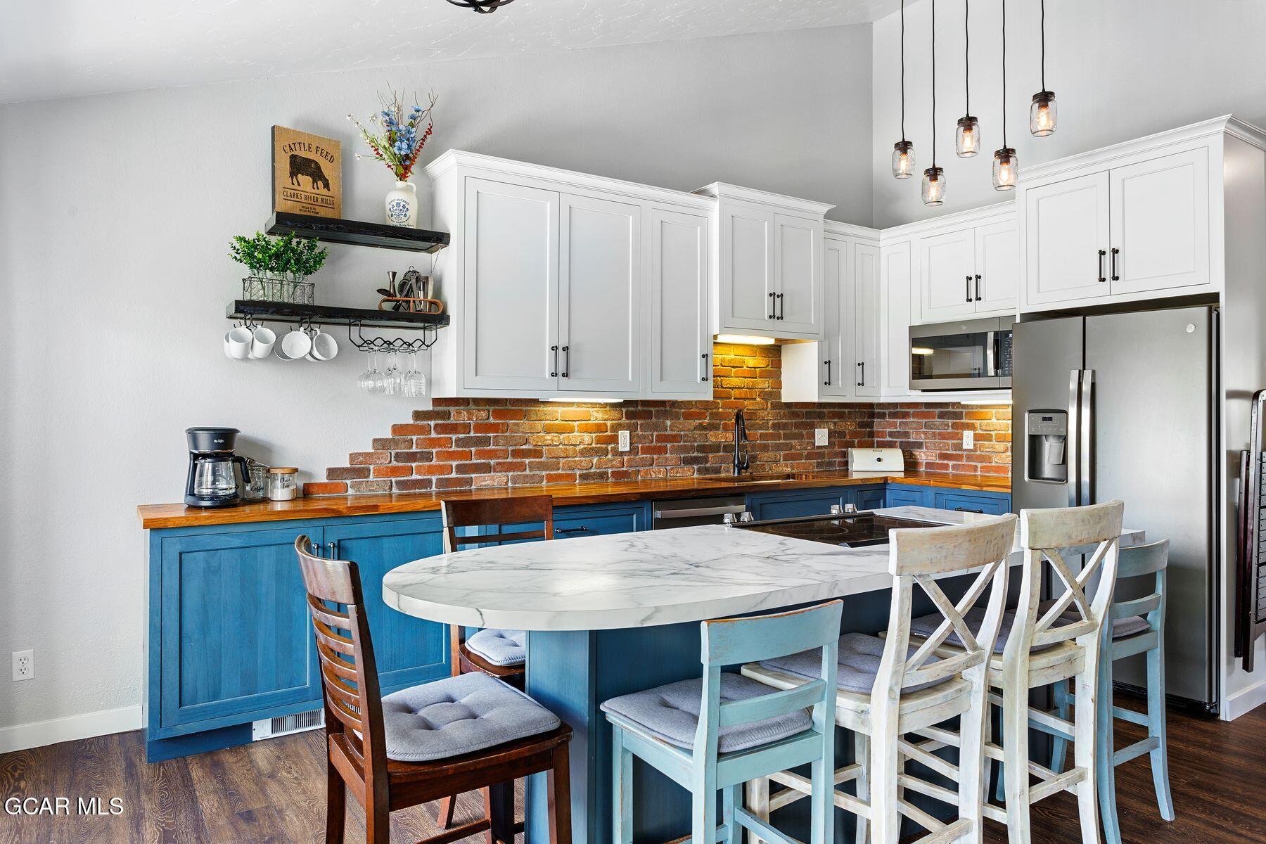 100 Bryant Boulevard 3