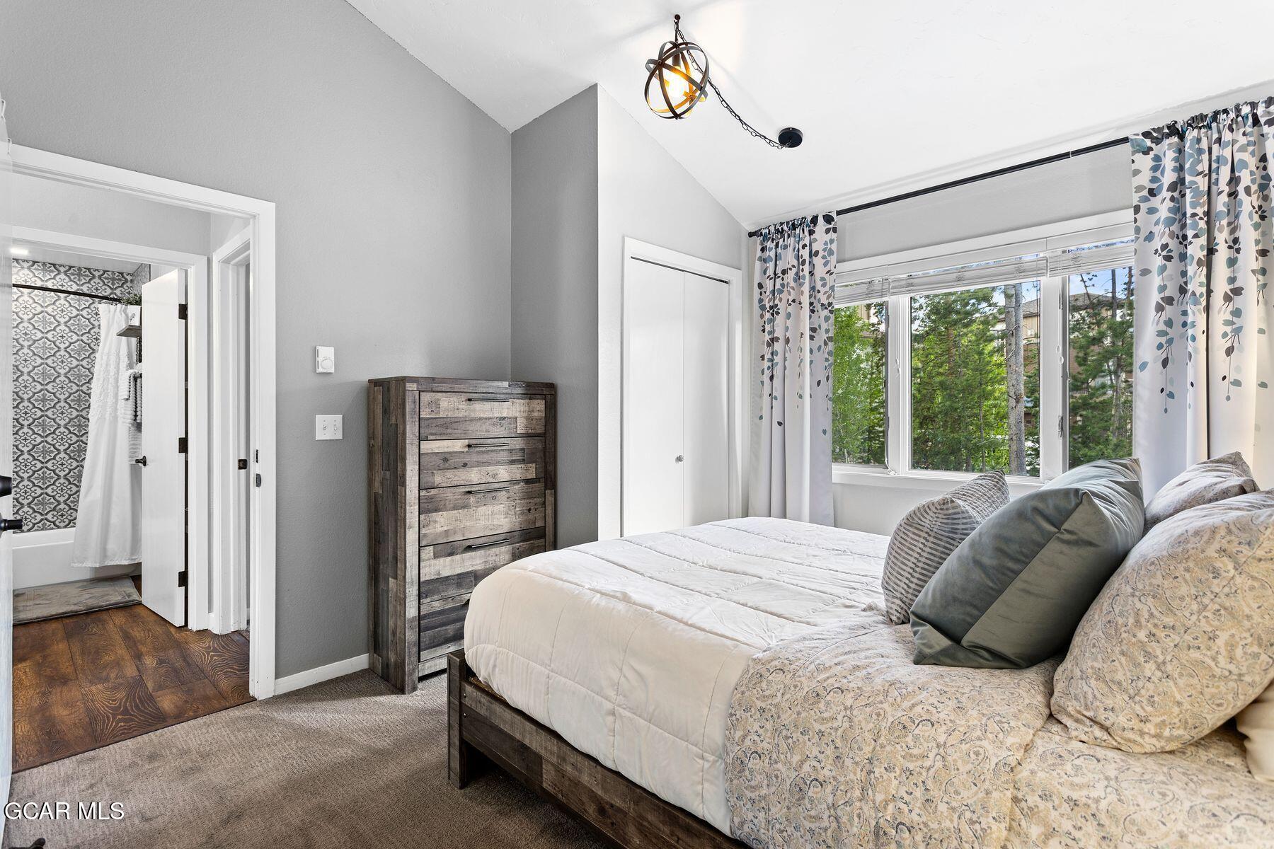 100 Bryant Boulevard 3