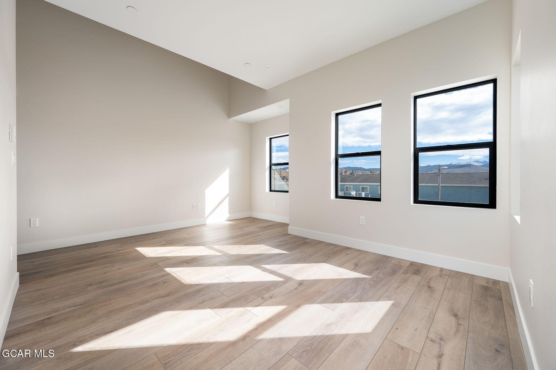 378 E Agate Avenue 4B