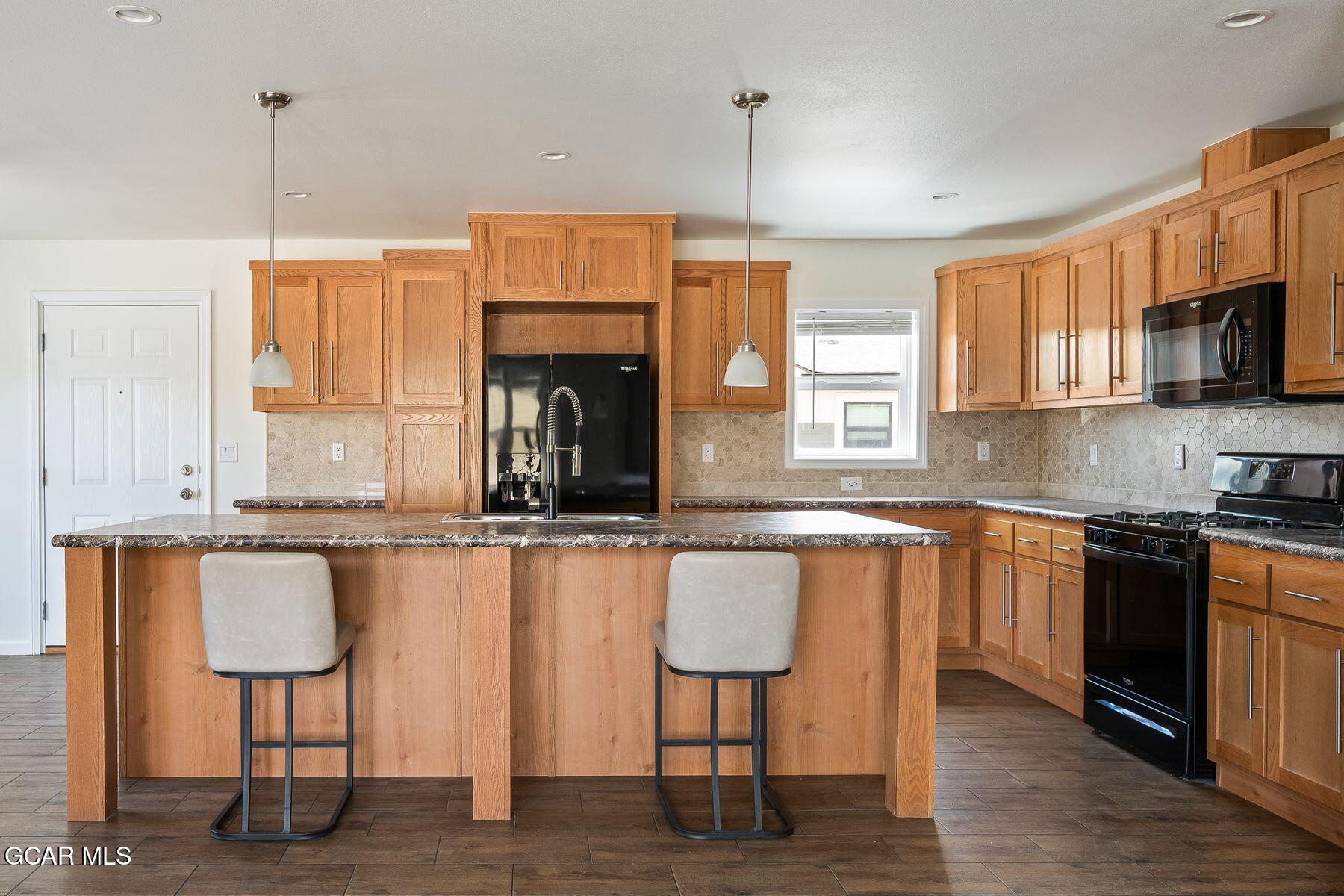 551 Summit Trail 190