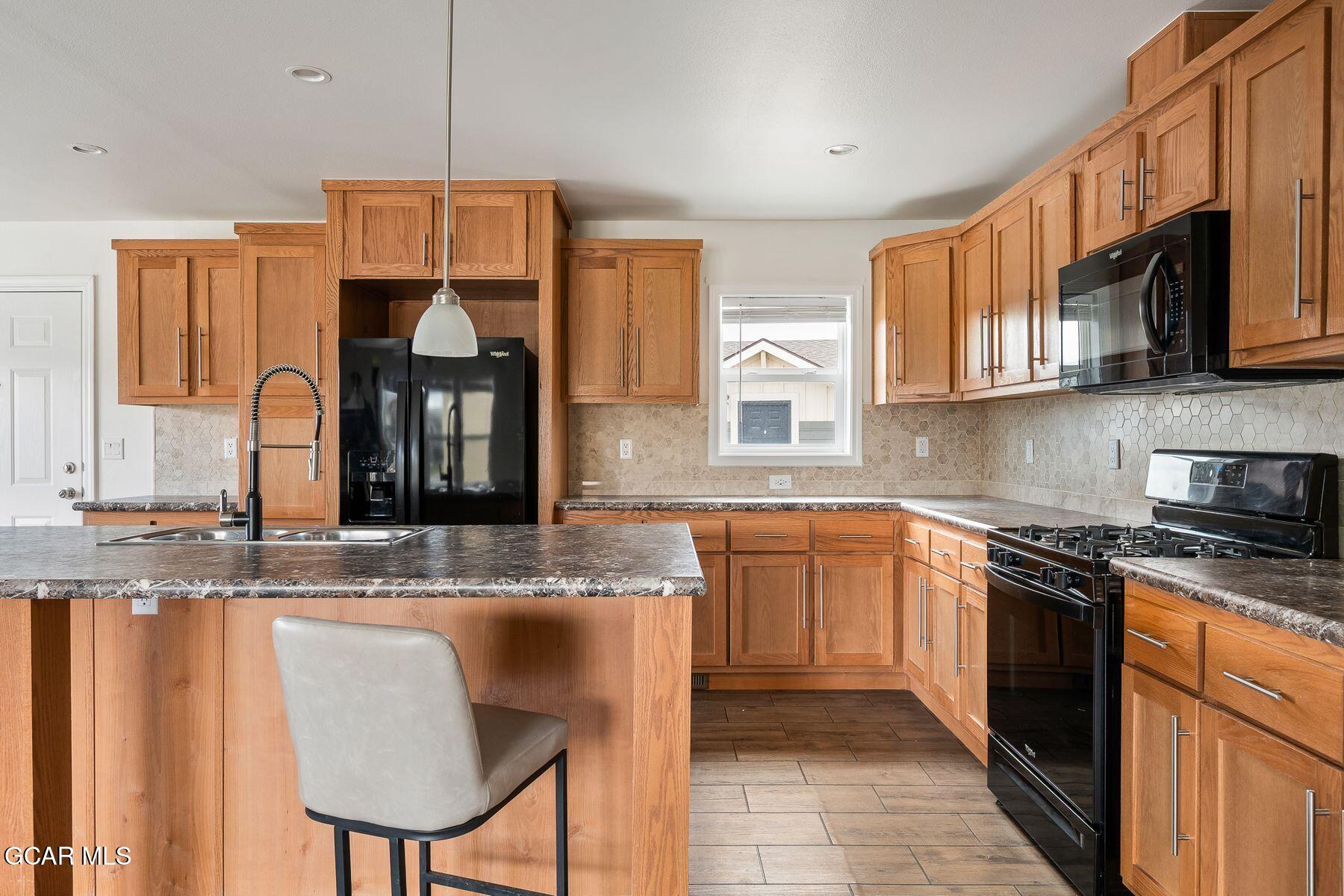551 Summit Trail 190