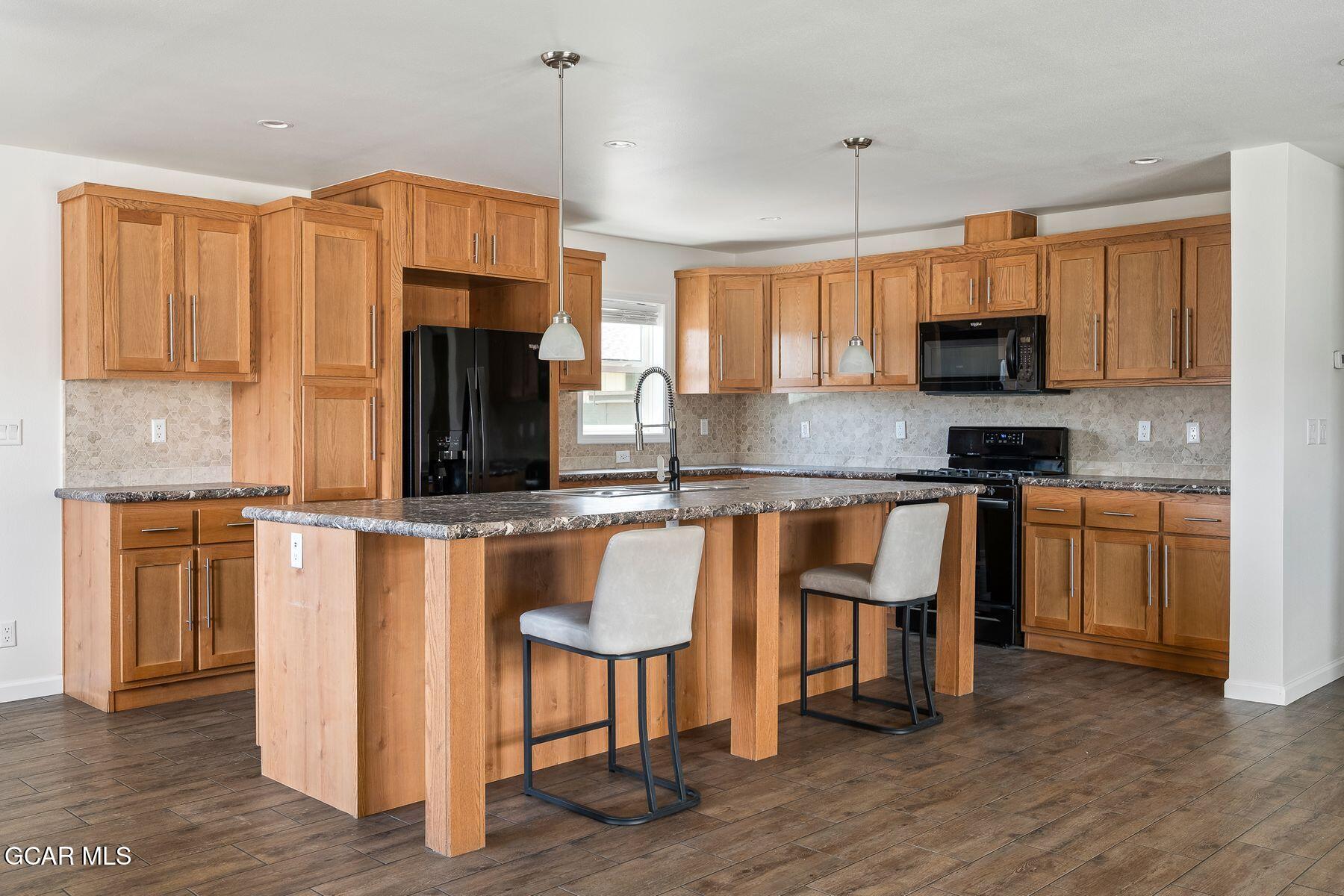 551 Summit Trail 190