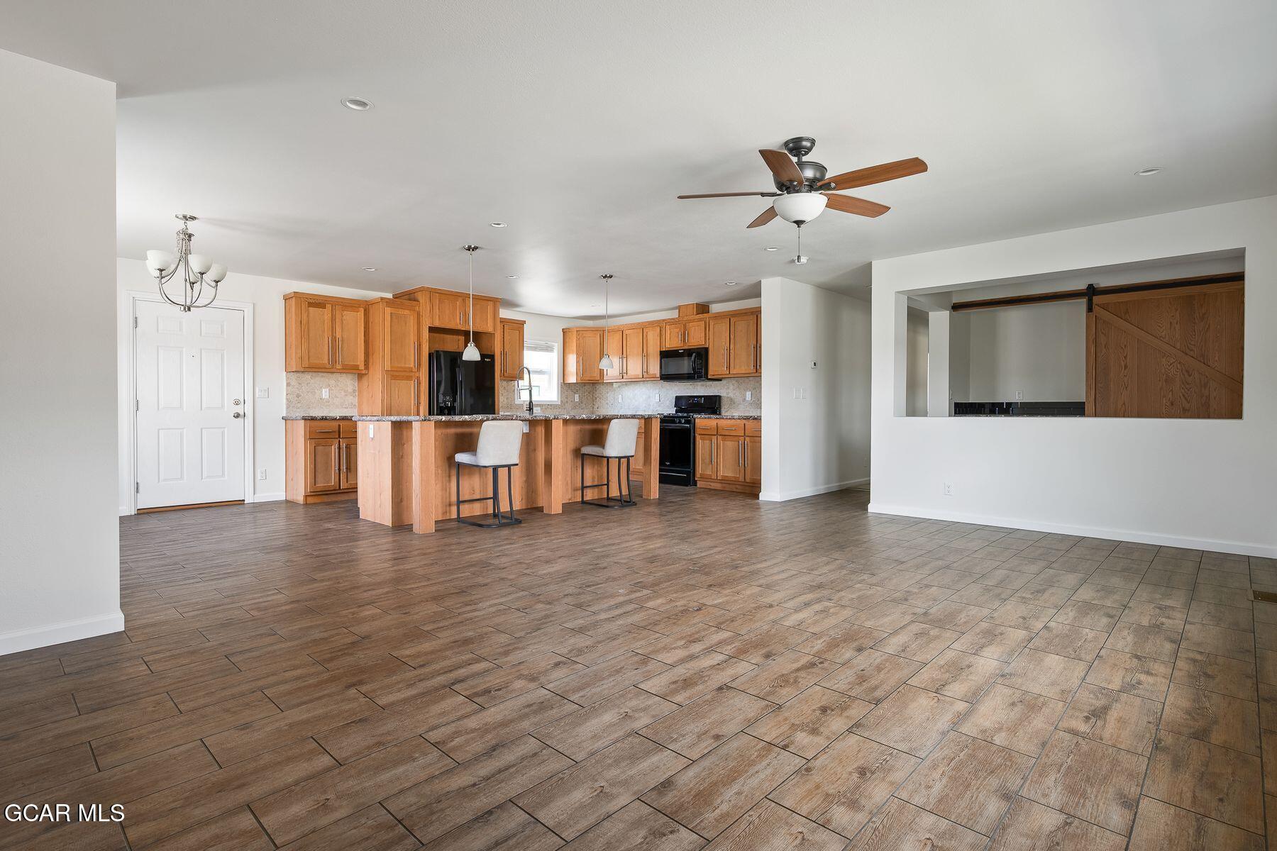 551 Summit Trail 190