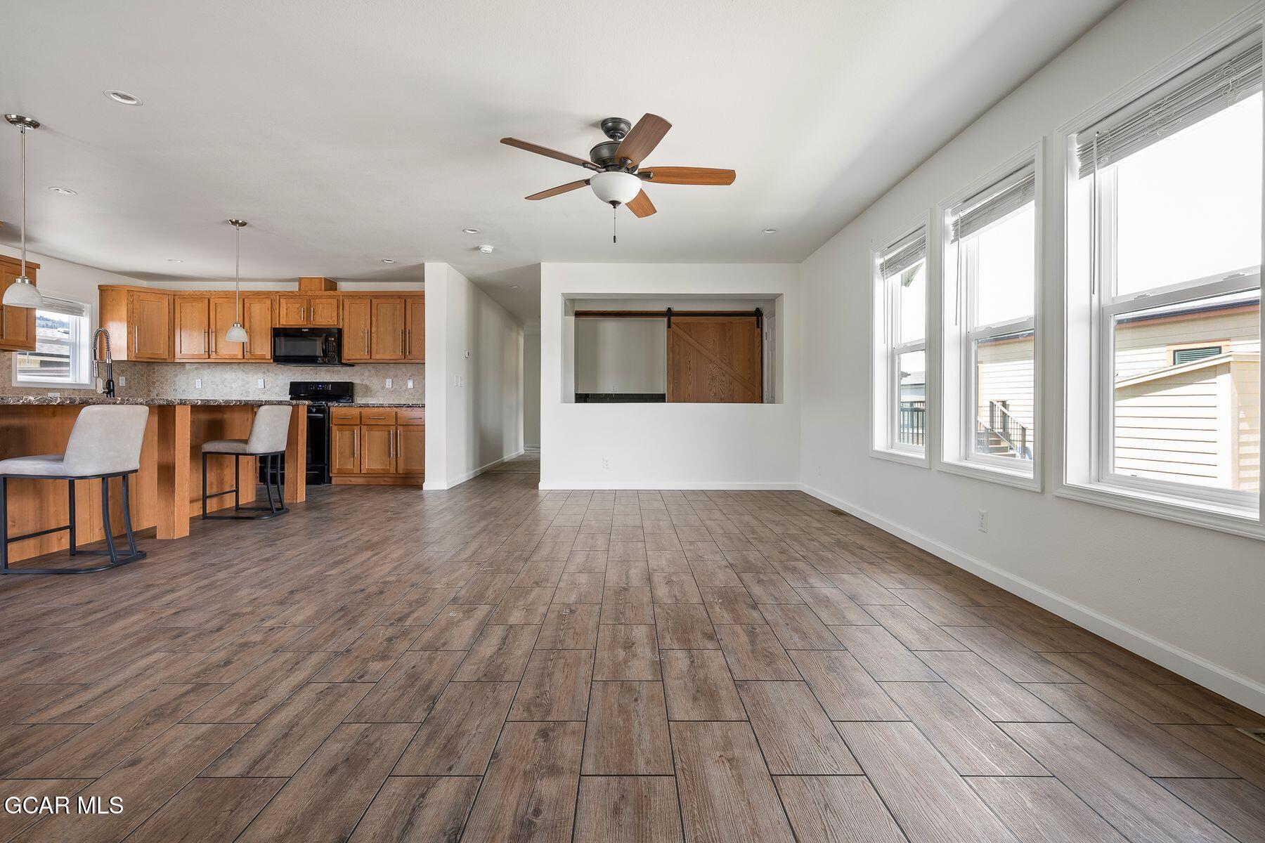 551 Summit Trail 190
