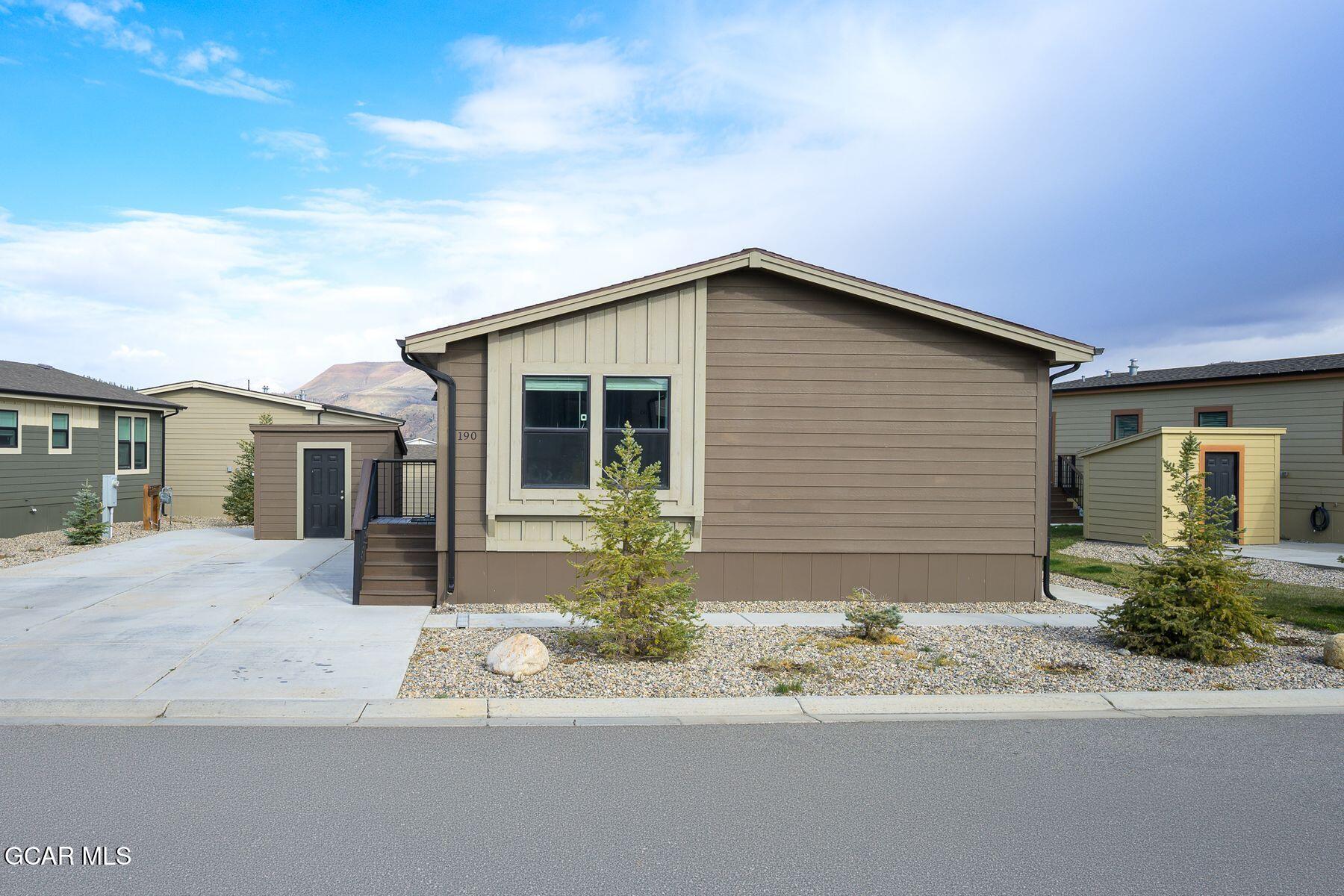 551 Summit Trail 190