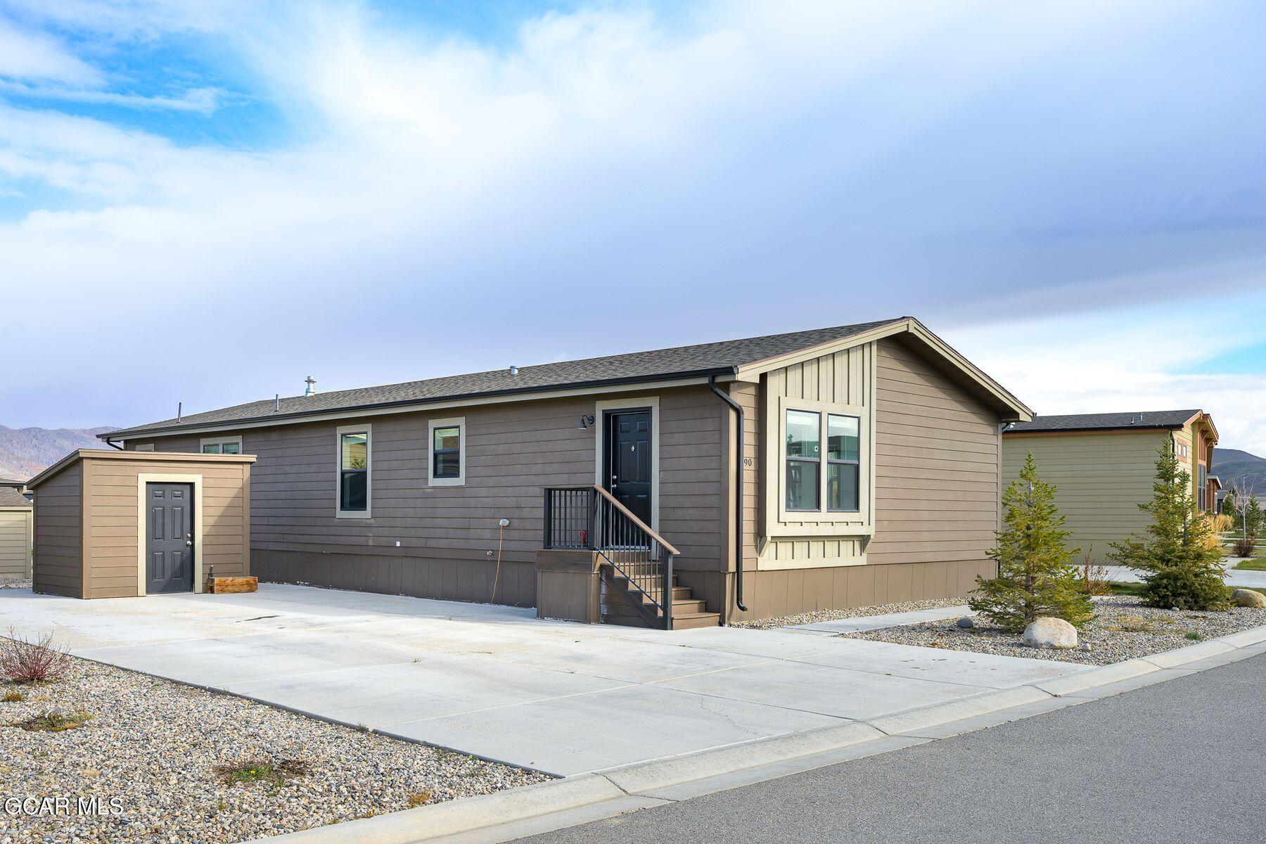 551 Summit Trail 190
