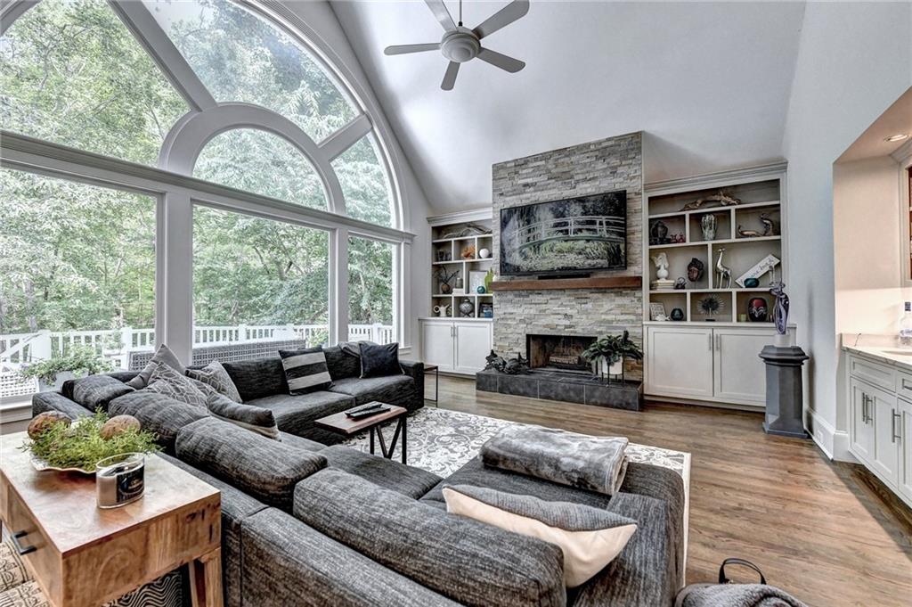 10635 N Edgewater Place