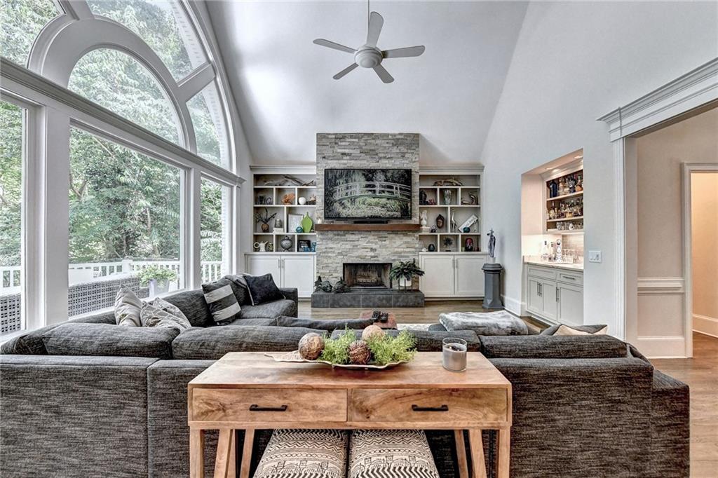 10635 N Edgewater Place