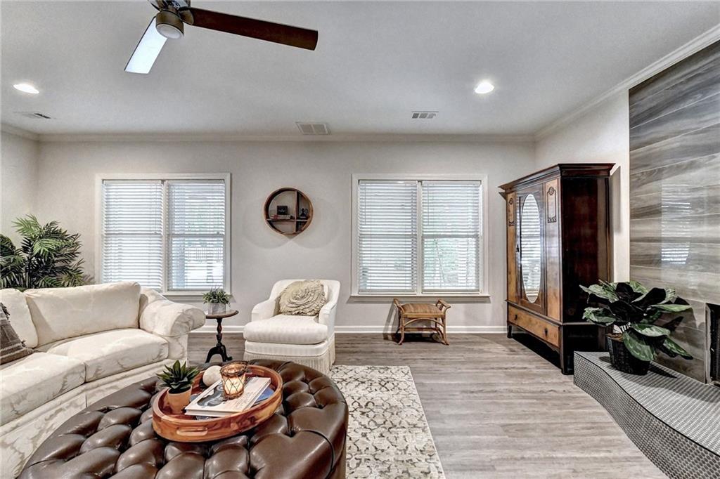 10635 N Edgewater Place