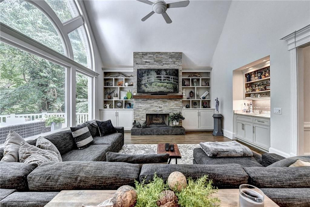 10635 N Edgewater Place