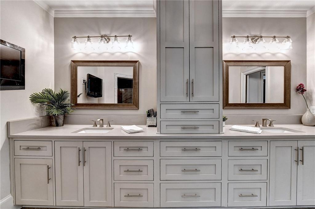 10635 N Edgewater Place