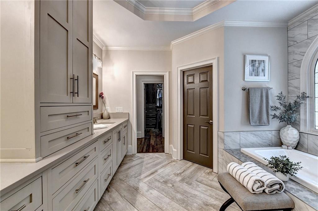 10635 N Edgewater Place