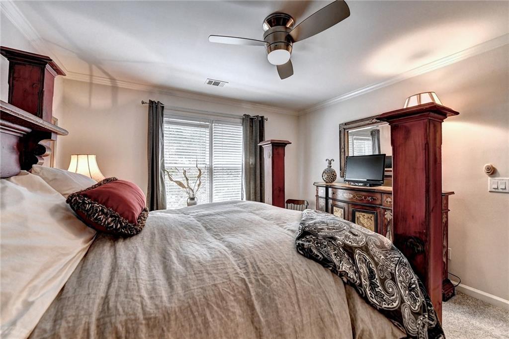 10635 N Edgewater Place