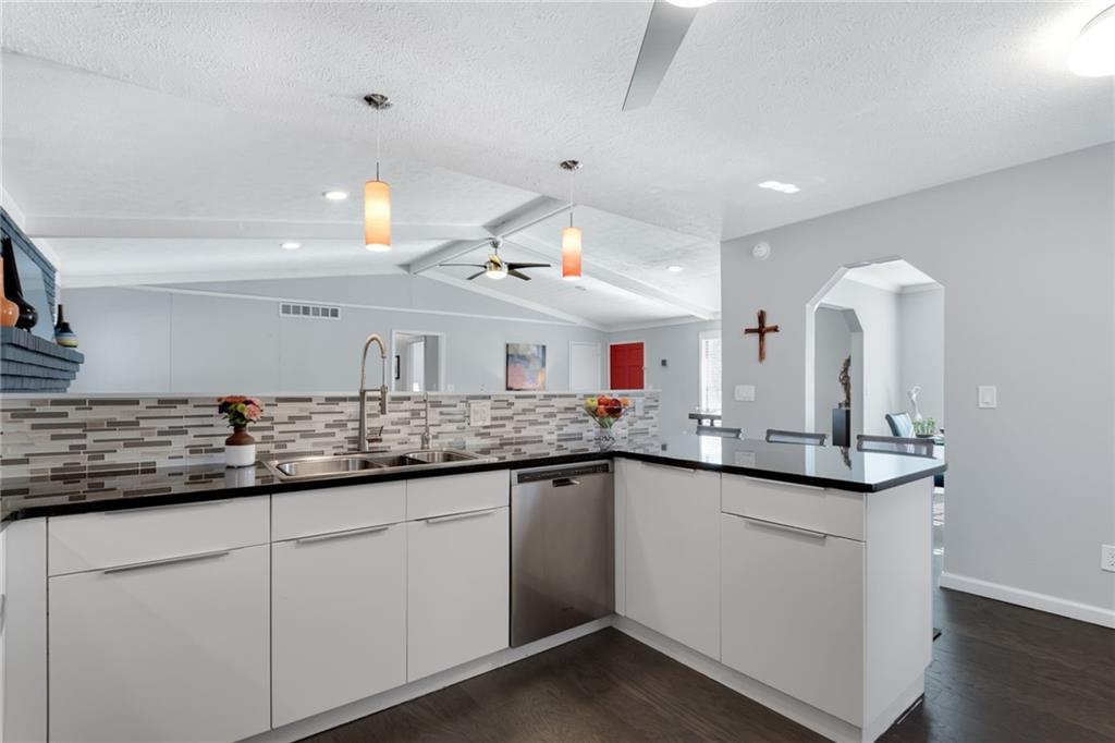 2689 Whitehurst Drive NE