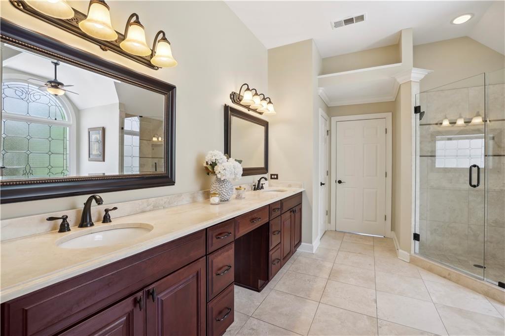 12175 Oak Hollow Way