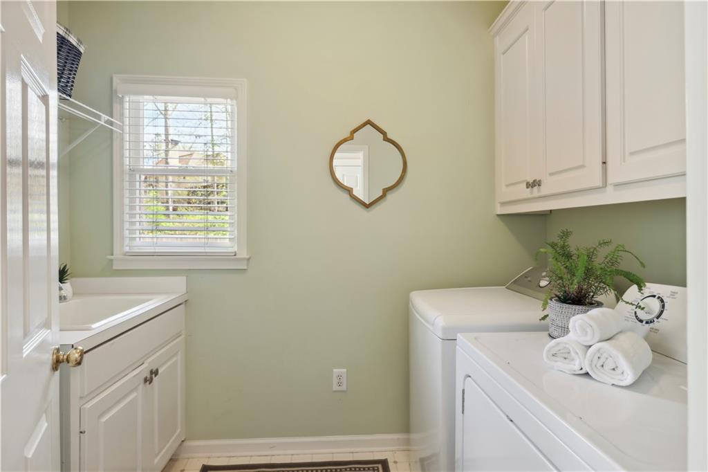 12175 Oak Hollow Way