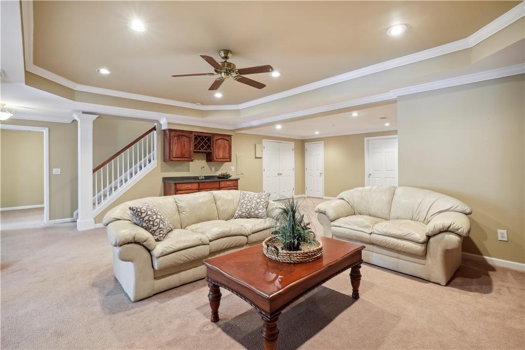 12175 Oak Hollow Way