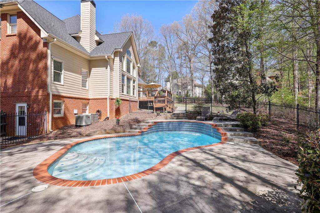 12175 Oak Hollow Way