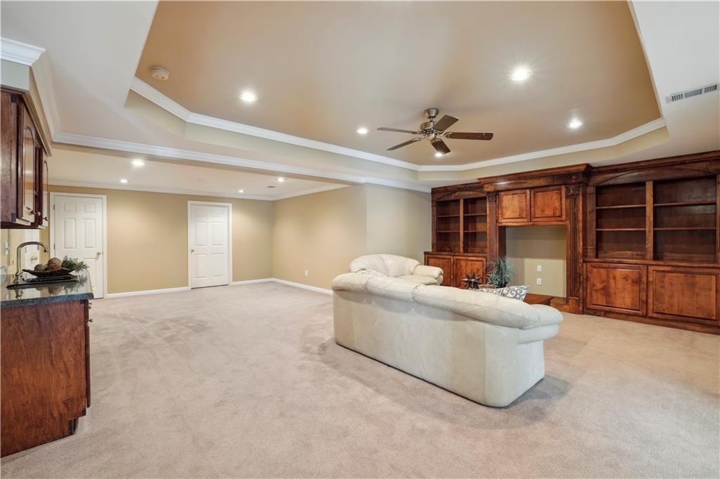 12175 Oak Hollow Way