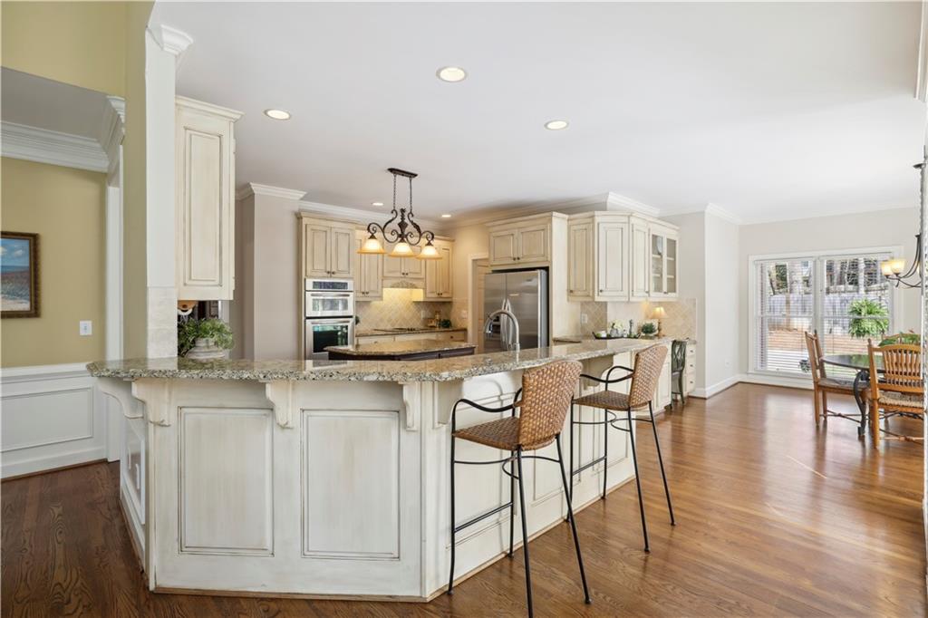 12175 Oak Hollow Way