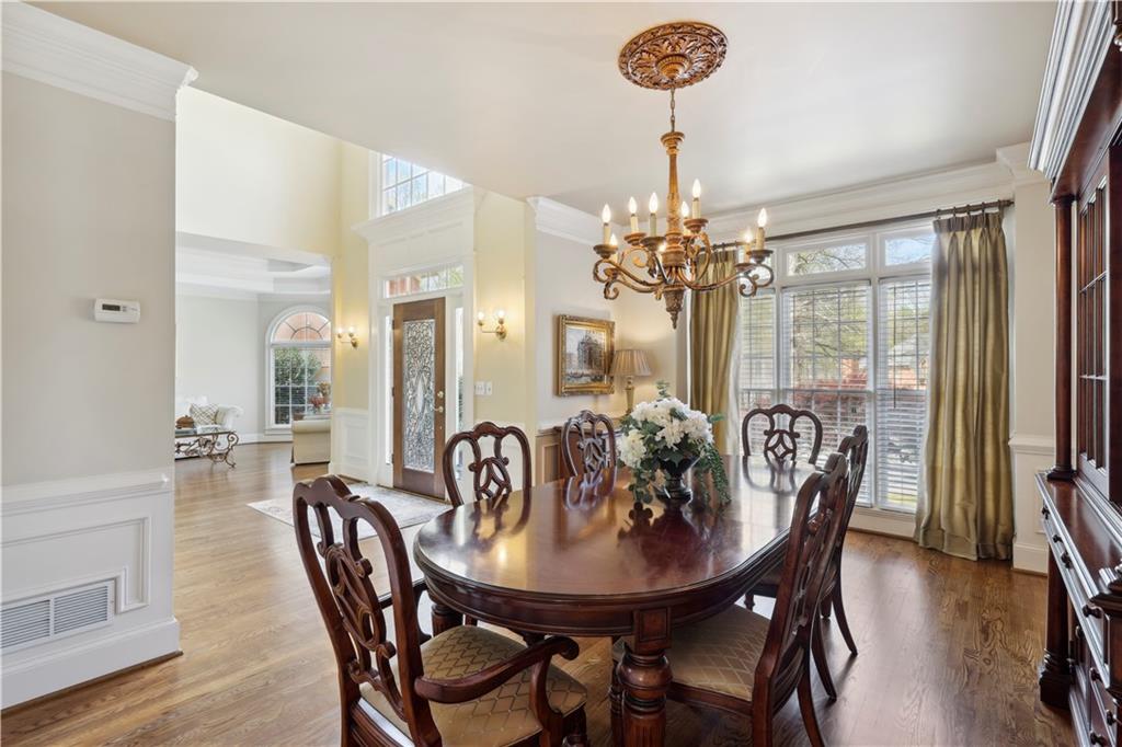 12175 Oak Hollow Way