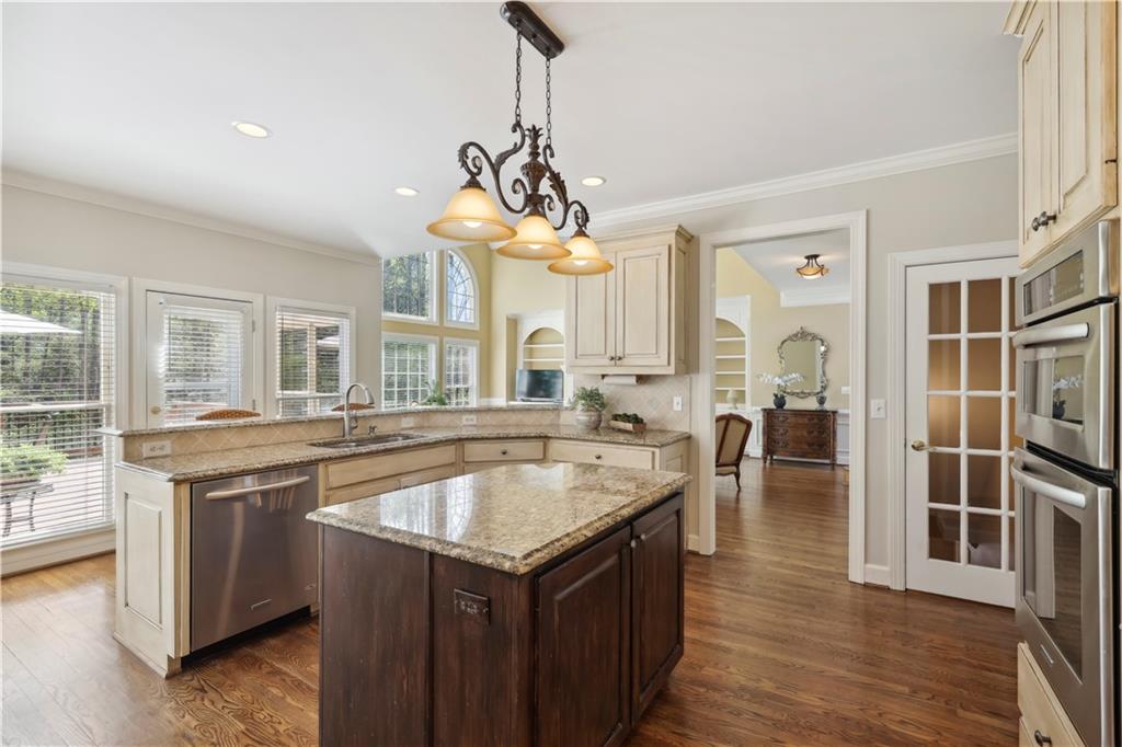 12175 Oak Hollow Way