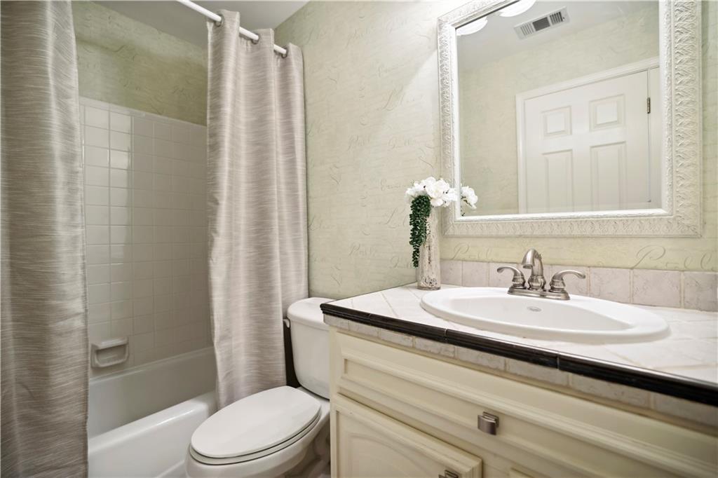 12175 Oak Hollow Way