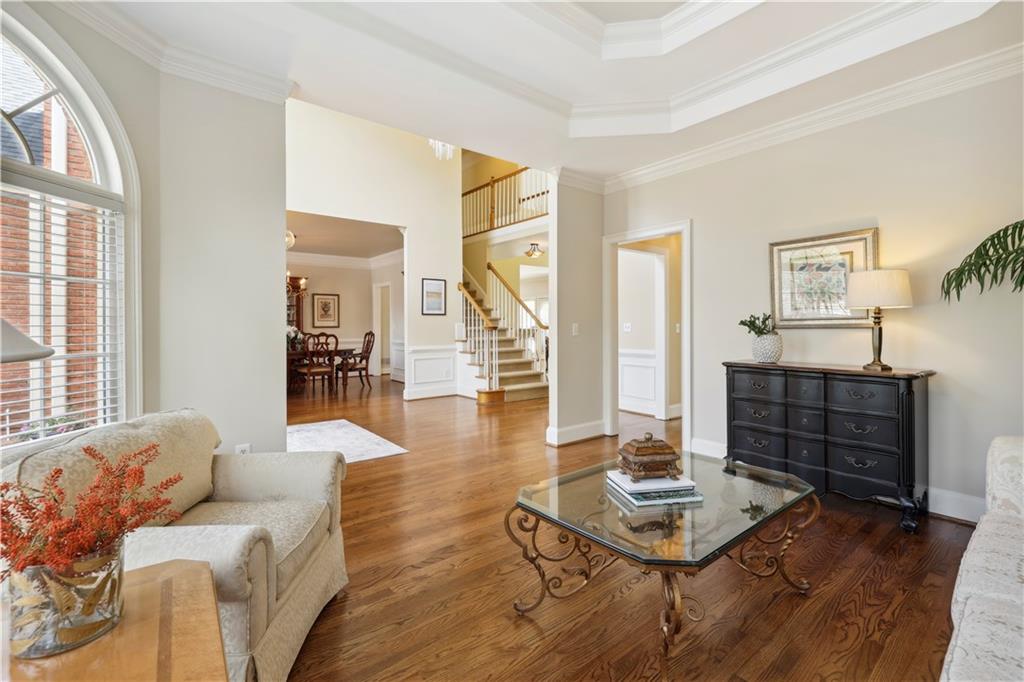 12175 Oak Hollow Way